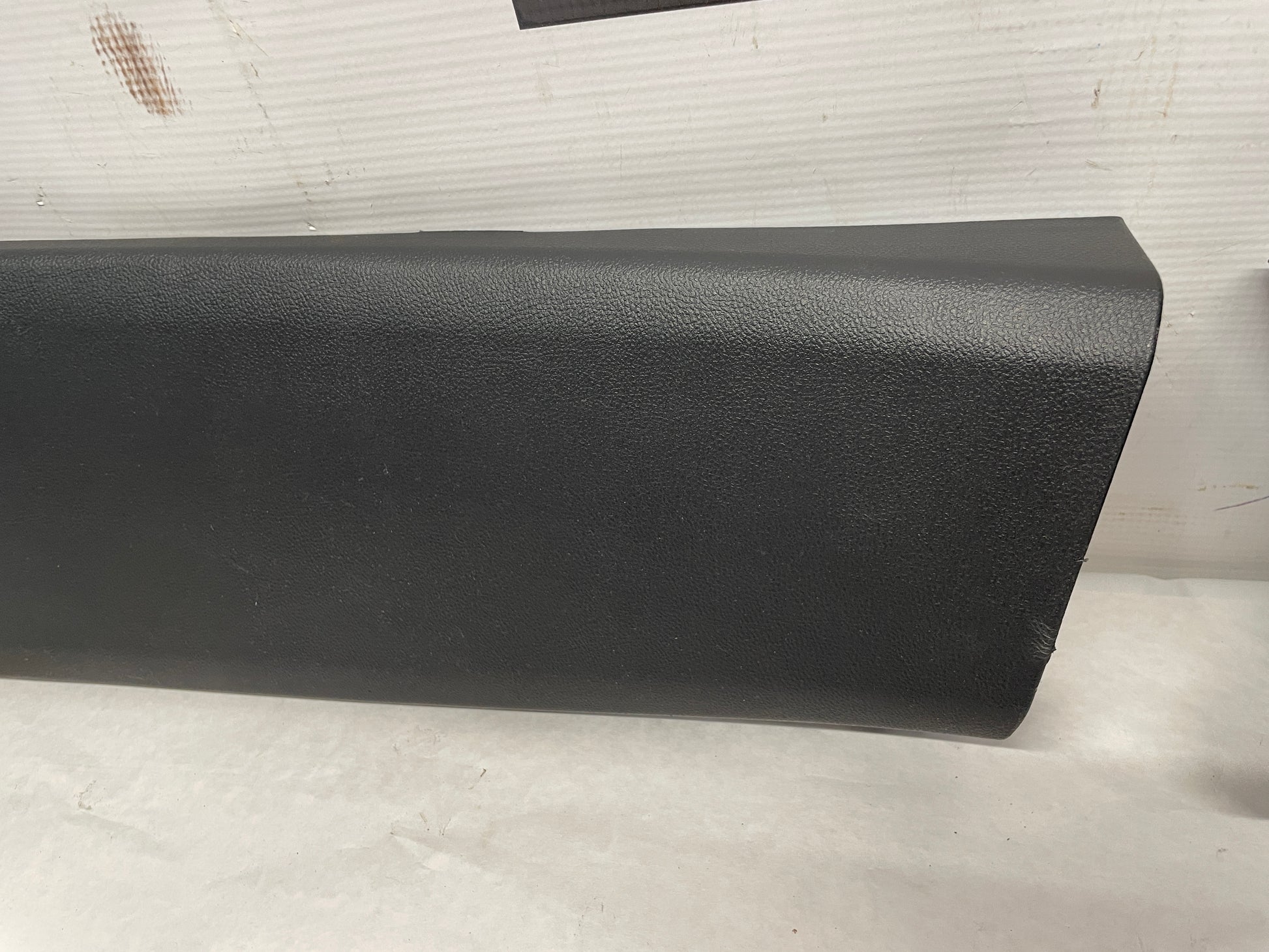 2009 Pontiac G8 Base RH & LH Lower Interior B Center Pillar Trim Molding Cover OEM - Day's Parts Yard