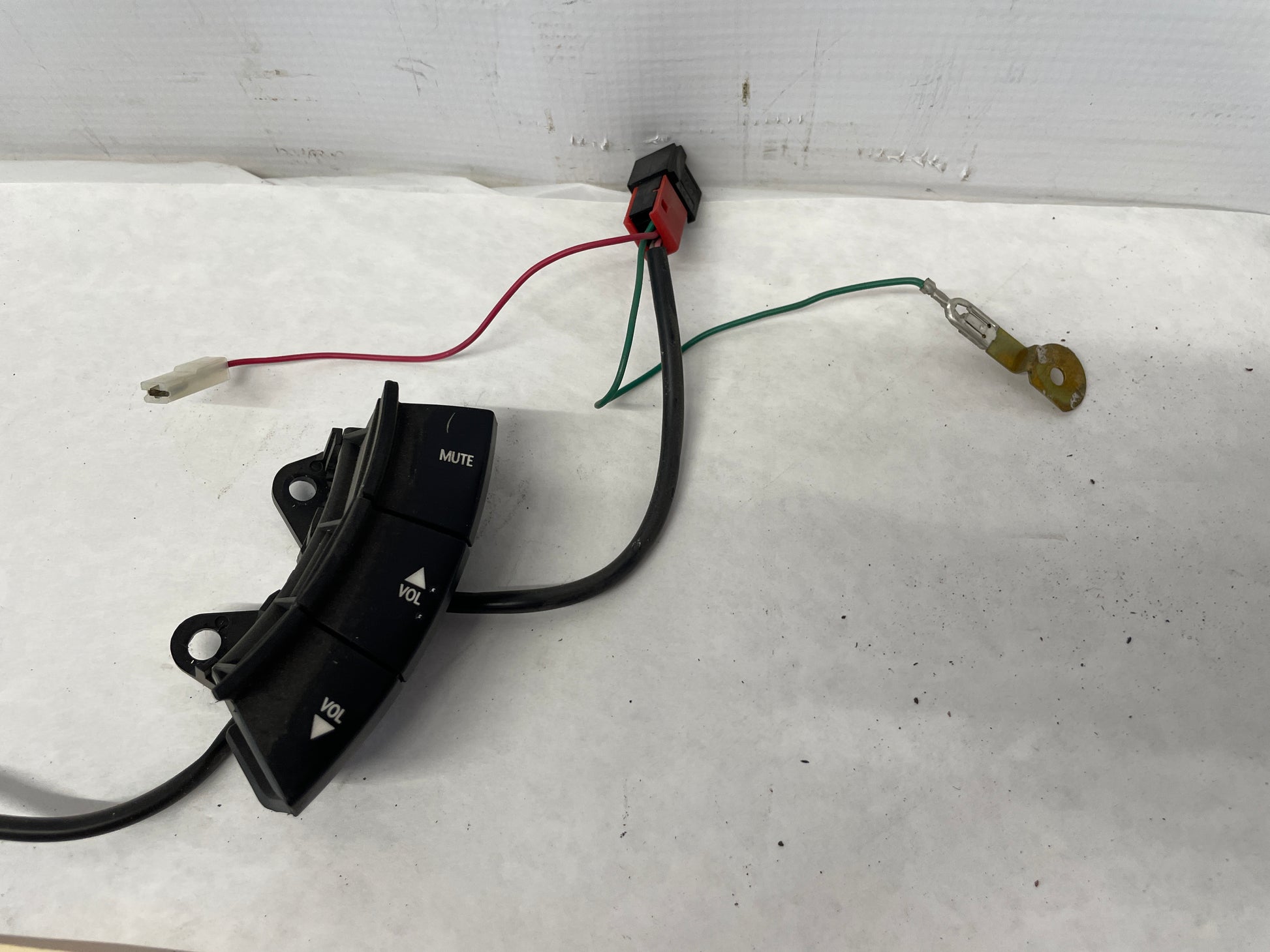 2005 Pontiac GTO Steering Wheel Radio Control Buttons Switches OEM - Day's Parts Yard