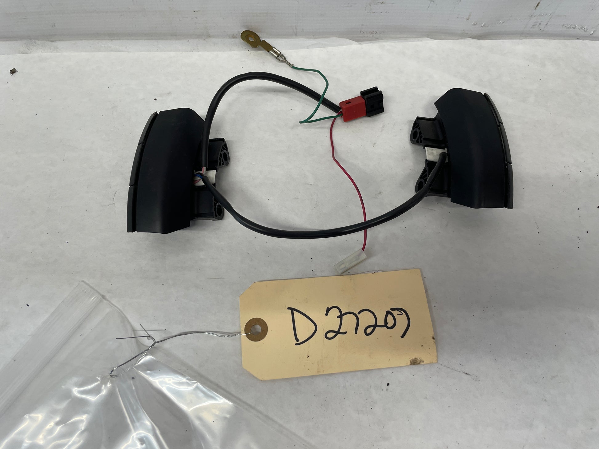 2005 Pontiac GTO Steering Wheel Radio Control Buttons Switches OEM - Day's Parts Yard