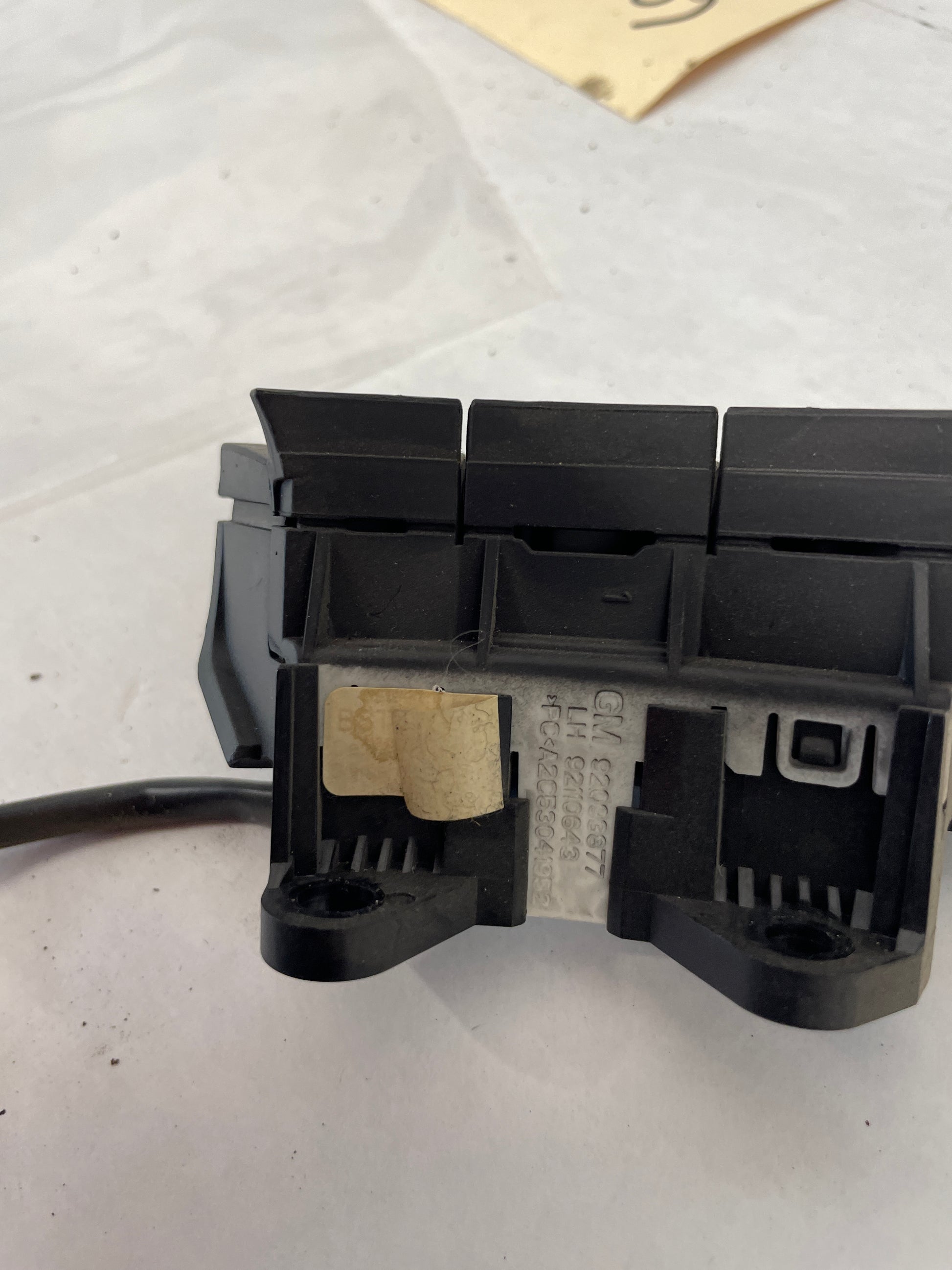 2005 Pontiac GTO Steering Wheel Radio Control Buttons Switches OEM - Day's Parts Yard