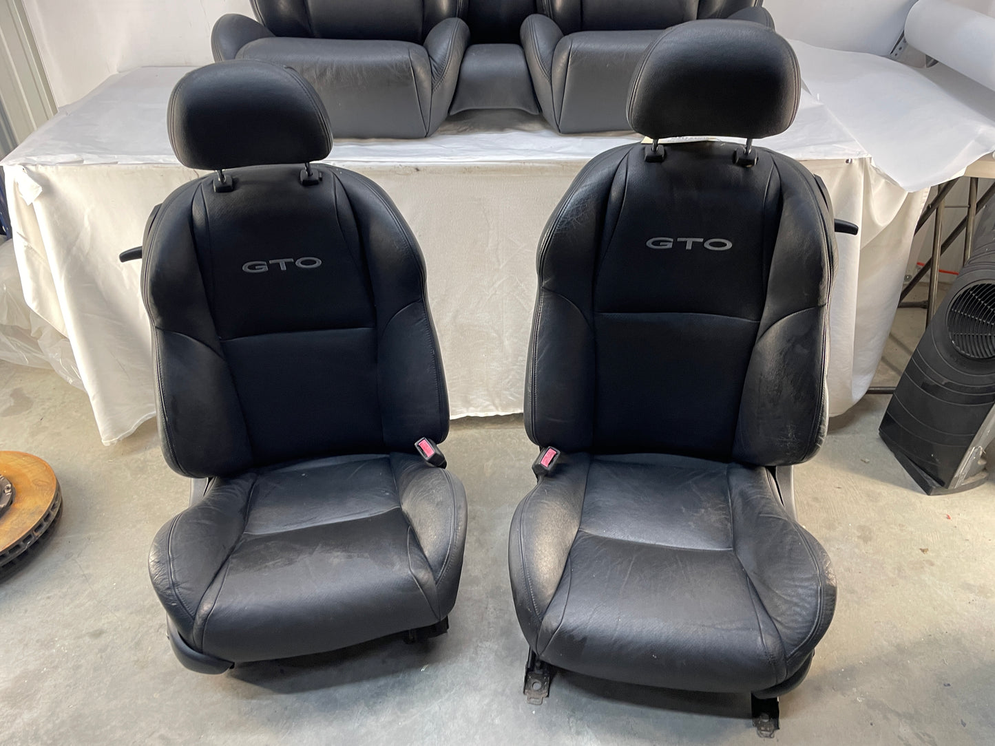 2005 Pontiac GTO Seats Front and Rear Black Leather OEM