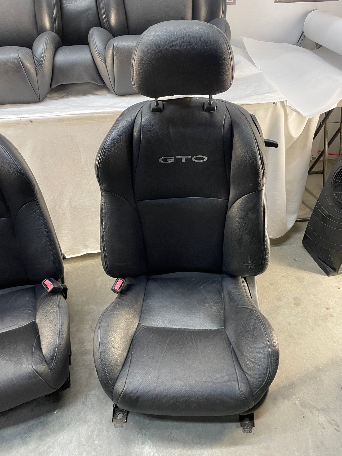 2005 Pontiac GTO Seats Front and Rear Black Leather OEM