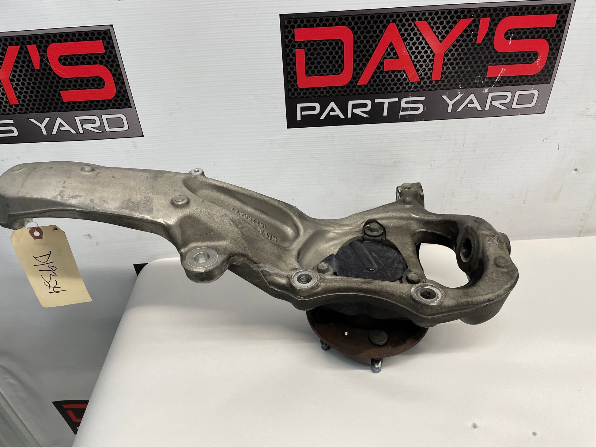 2014 Cadillac CTS-V Coupe LH Driver Front Spindle Knuckle Hub Assembly OEM - Day's Parts Yard