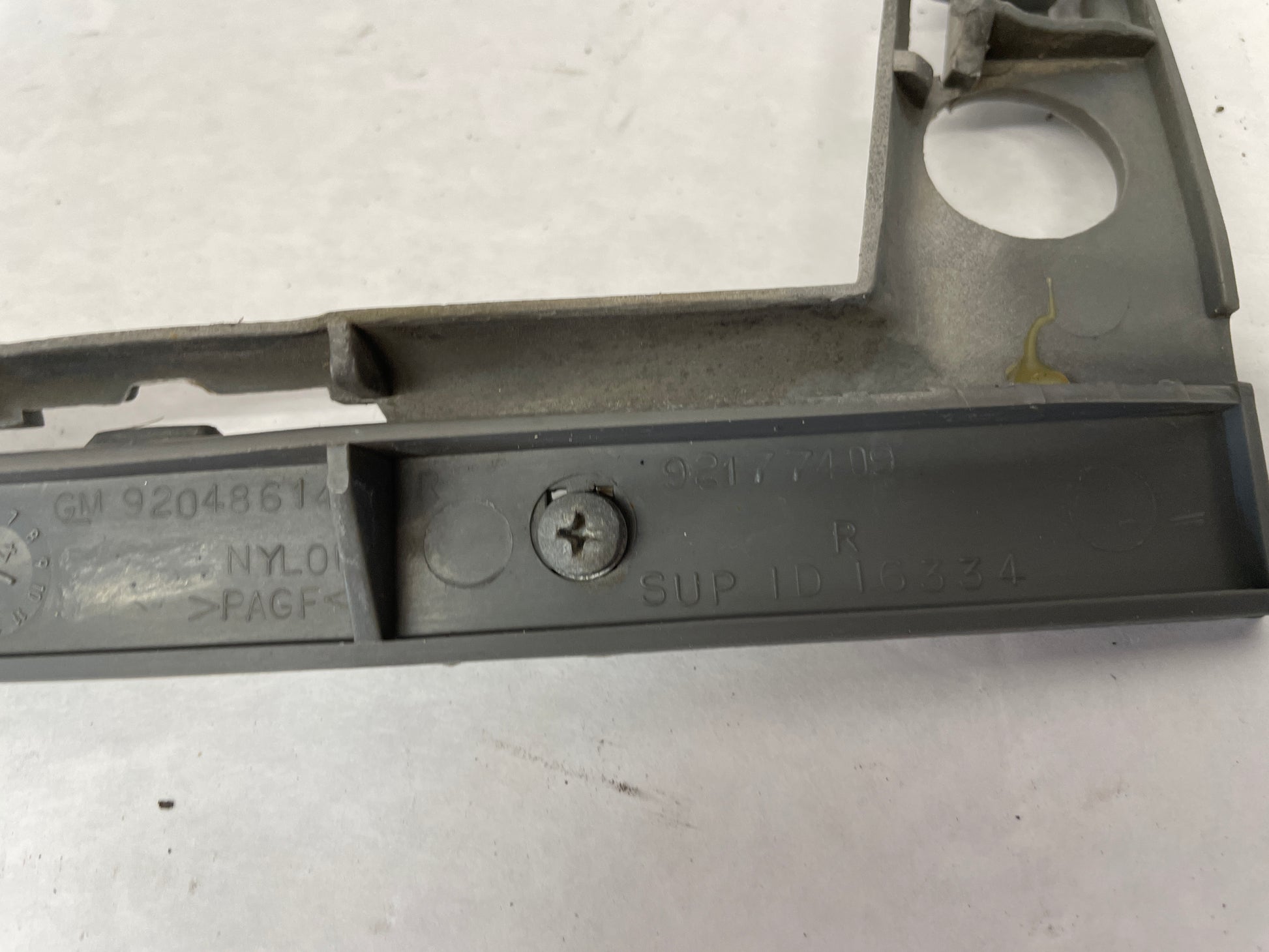 2005 Pontiac GTO RH Passenger Front Bumper Fender Brackets Guide OEM - Day's Parts Yard