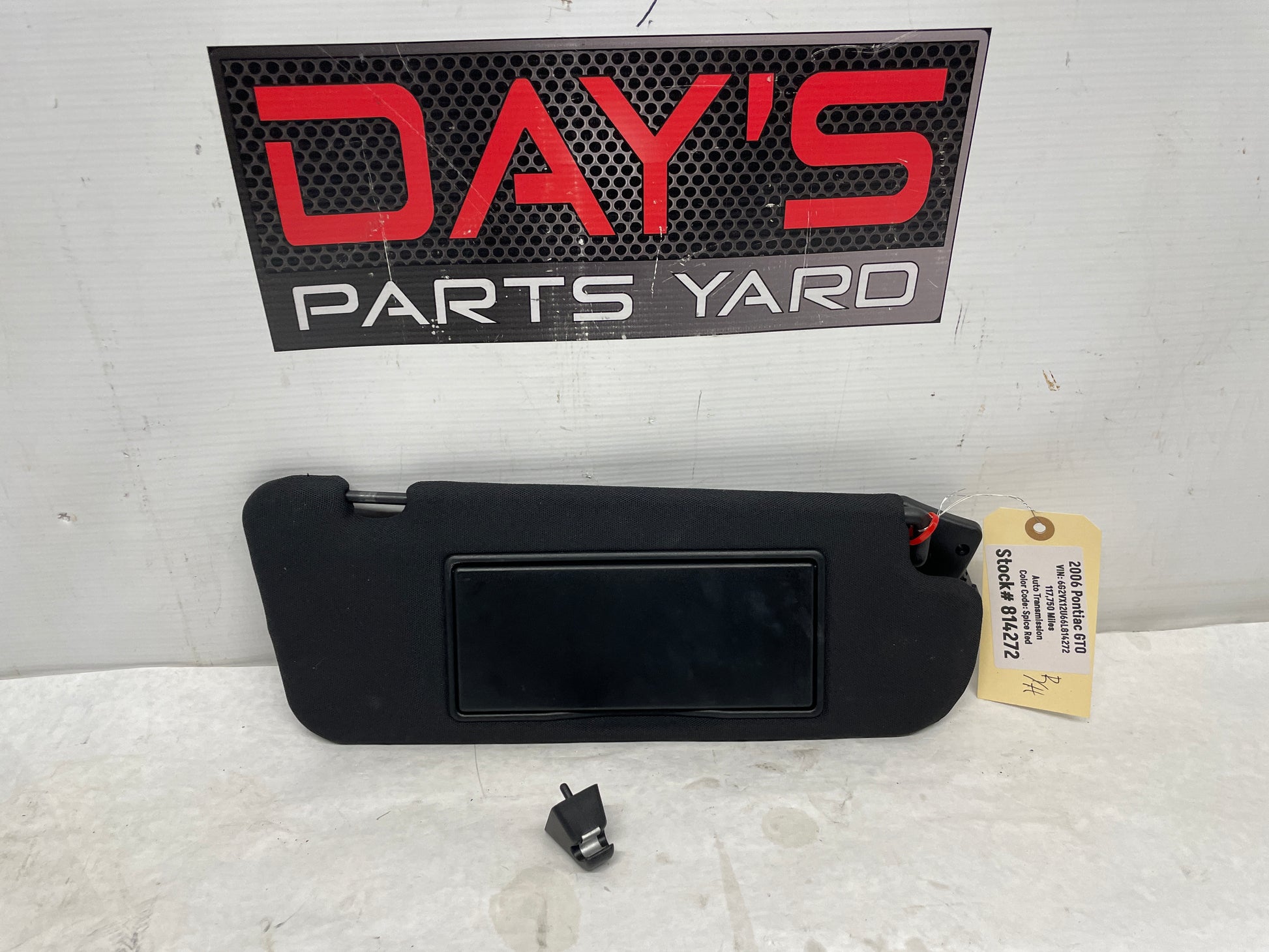 2006 Pontiac GTO RH Passenger Sun Visor Sunvisor w/ Clip OEM - Day's Parts Yard