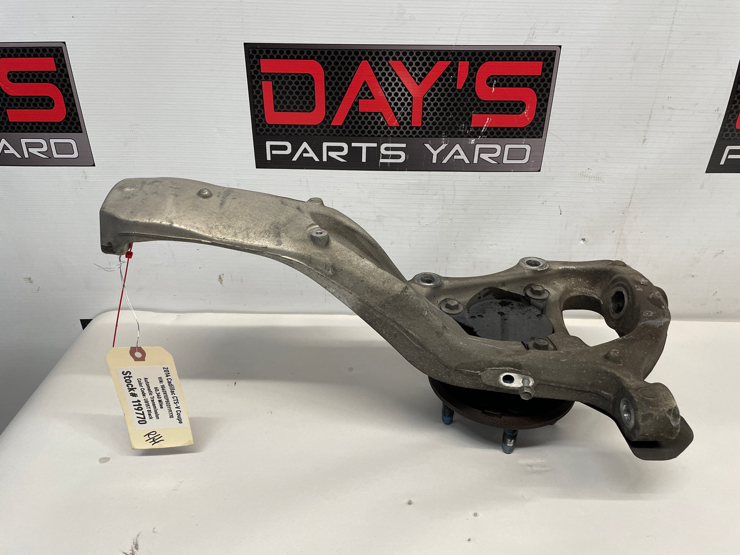 2014 Cadillac CTS-V Coupe RH Passenger Front Spindle Knuckle Hub Assembly OEM