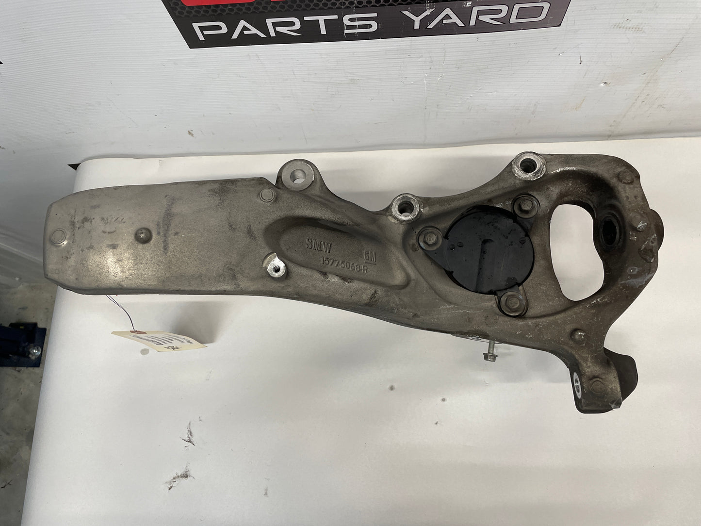 2014 Cadillac CTS-V Coupe RH Passenger Front Spindle Knuckle Hub Assembly OEM