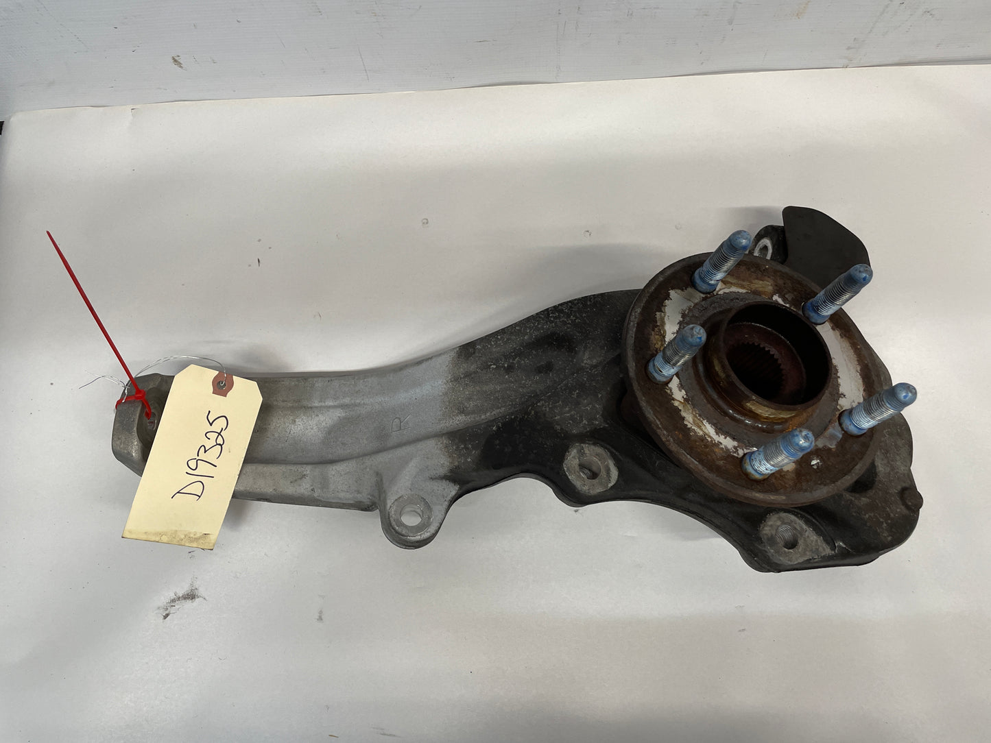 2014 Cadillac CTS-V Coupe RH Passenger Front Spindle Knuckle Hub Assembly OEM
