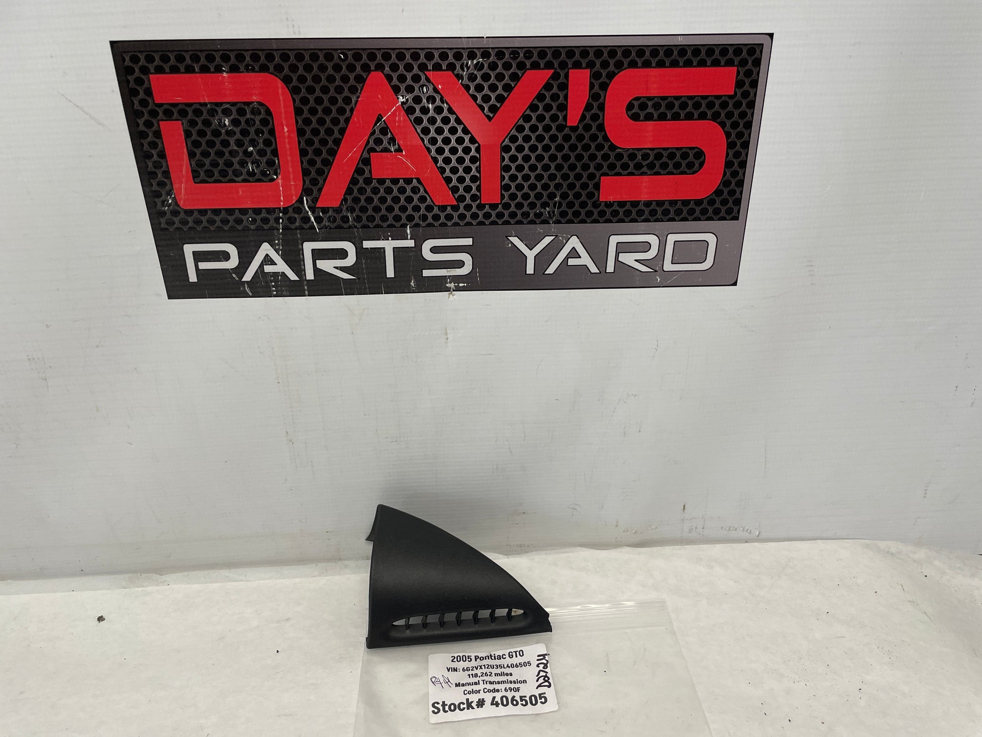 2005 Pontiac GTO RH Passenger Defrost Trim Door Vent Triangle OEM - Day's Parts Yard