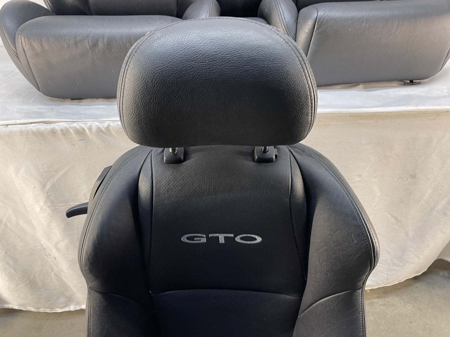 2005 Pontiac GTO Seats Front and Rear Black Leather OEM
