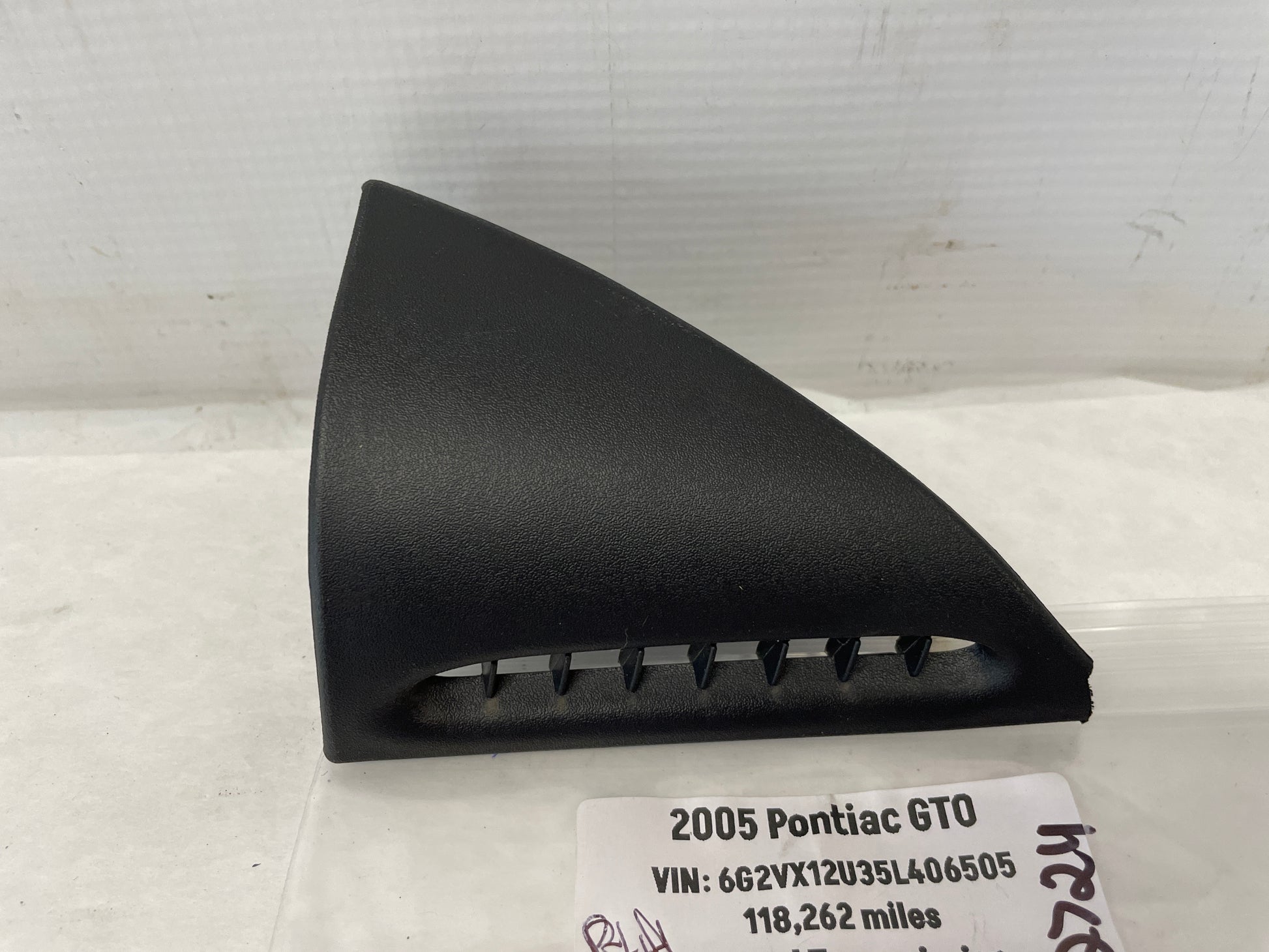 2005 Pontiac GTO RH Passenger Defrost Trim Door Vent Triangle OEM - Day's Parts Yard
