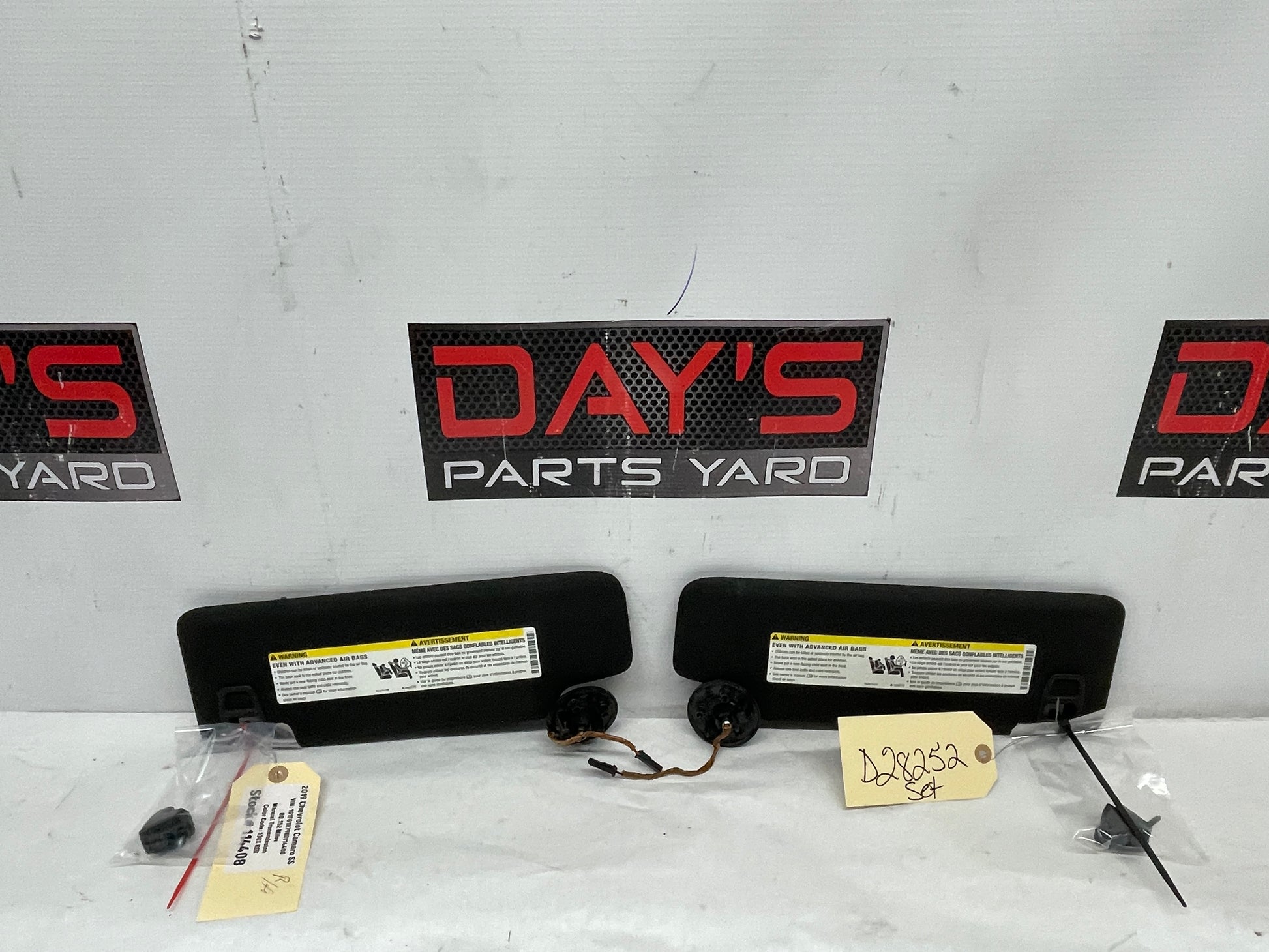 2019 Chevy Camaro SS RH & LH Sunvisors Sun Visors Shades w/ Clips OEM - Day's Parts Yard