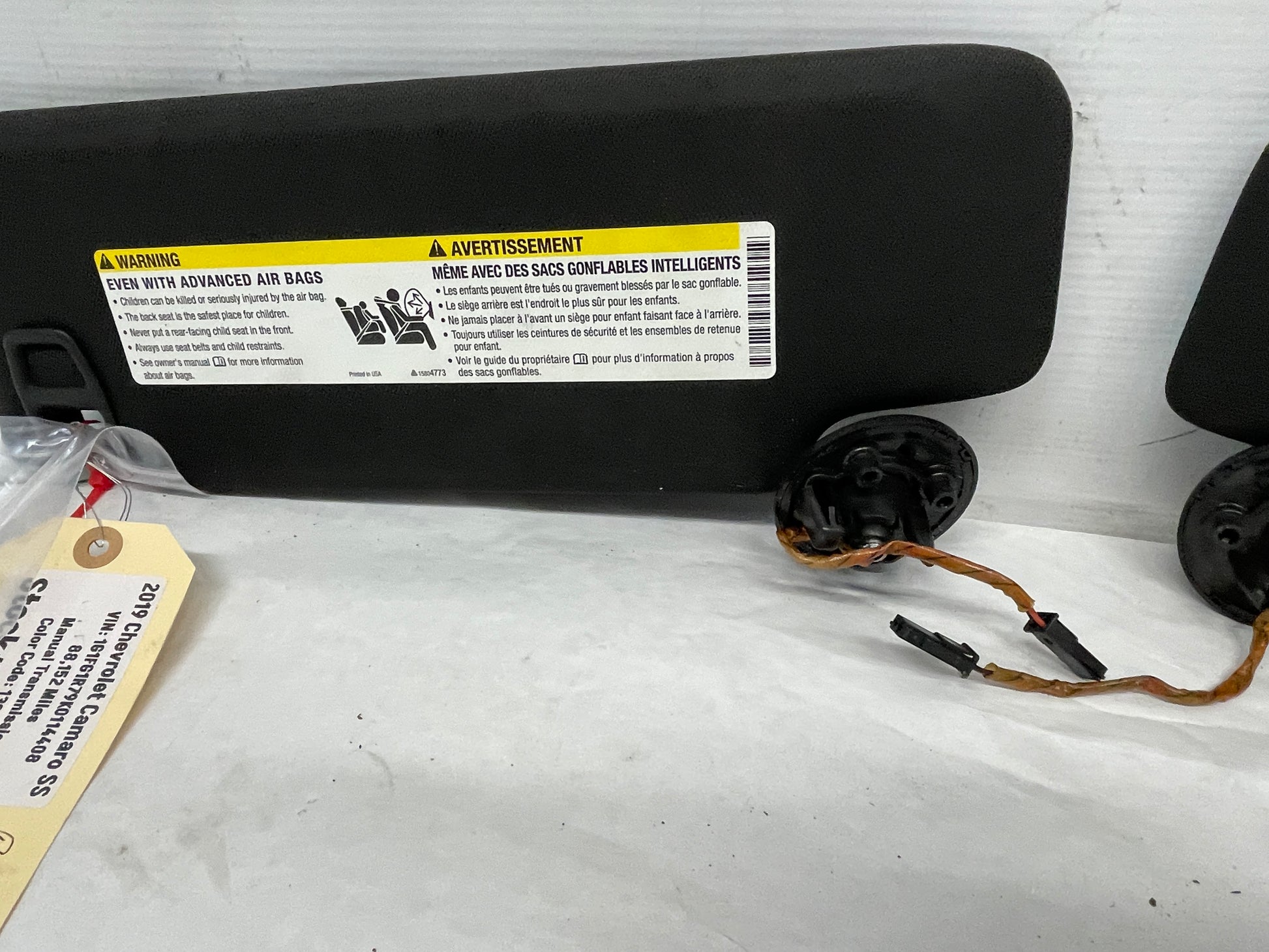 2019 Chevy Camaro SS RH & LH Sunvisors Sun Visors Shades w/ Clips OEM - Day's Parts Yard