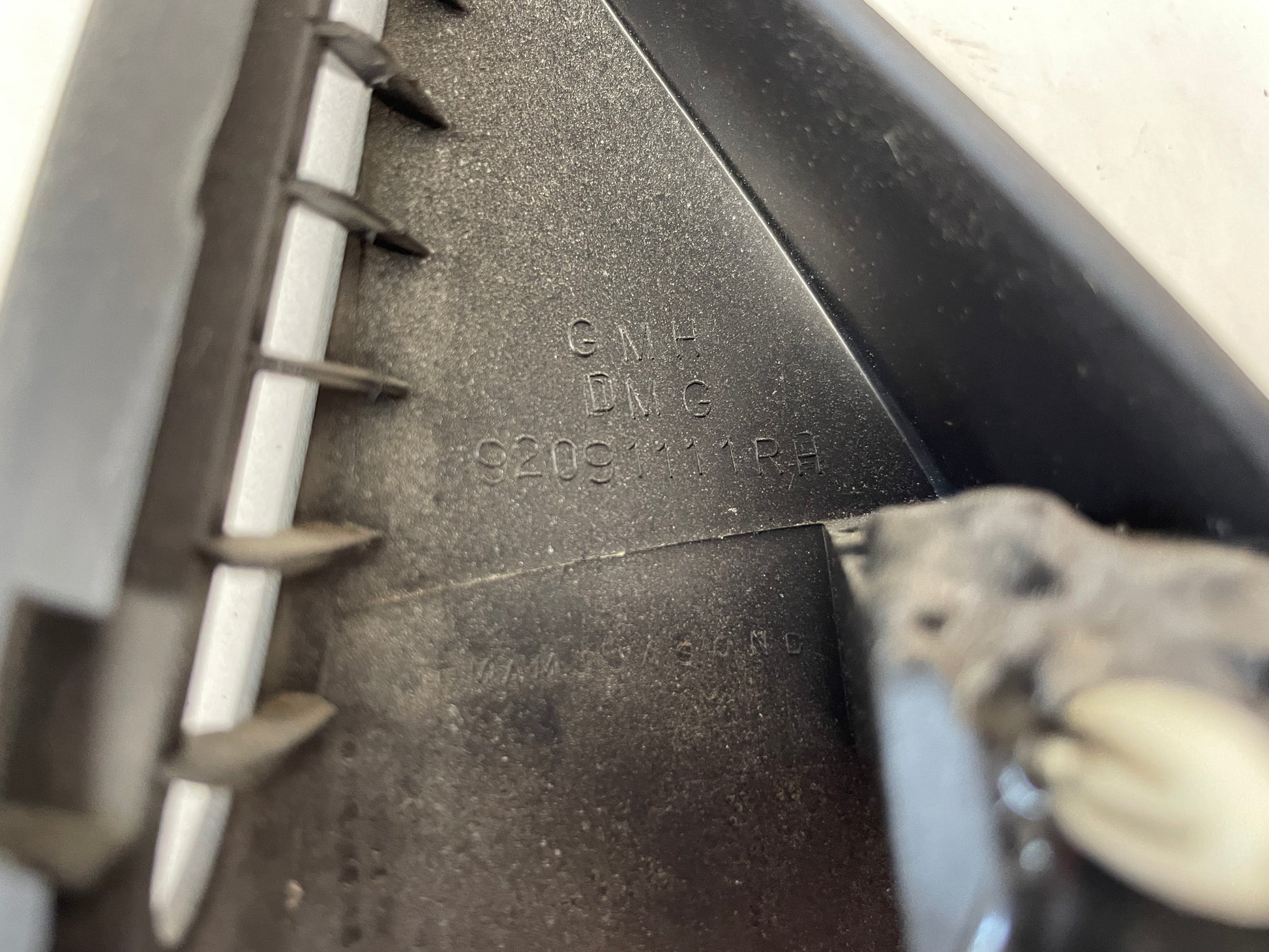 2005 Pontiac GTO RH Passenger Defrost Trim Door Vent Triangle OEM - Day's Parts Yard