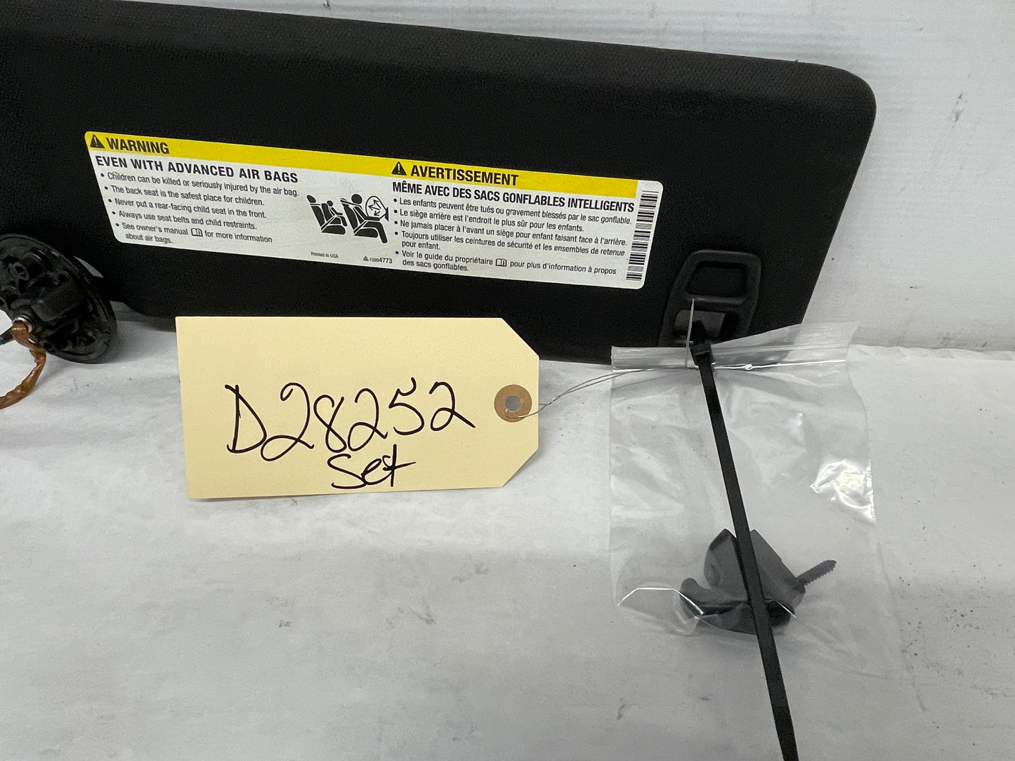 2019 Chevy Camaro SS RH & LH Sunvisors Sun Visors Shades w/ Clips OEM - Day's Parts Yard