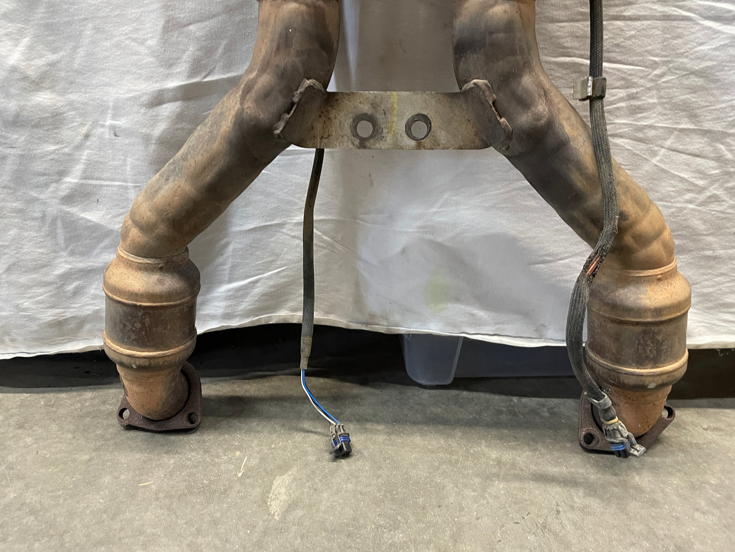 2001 Chevy C5 Corvette Mid Center Muffler Exhaust X H PIPE OEM - Day's Parts Yard