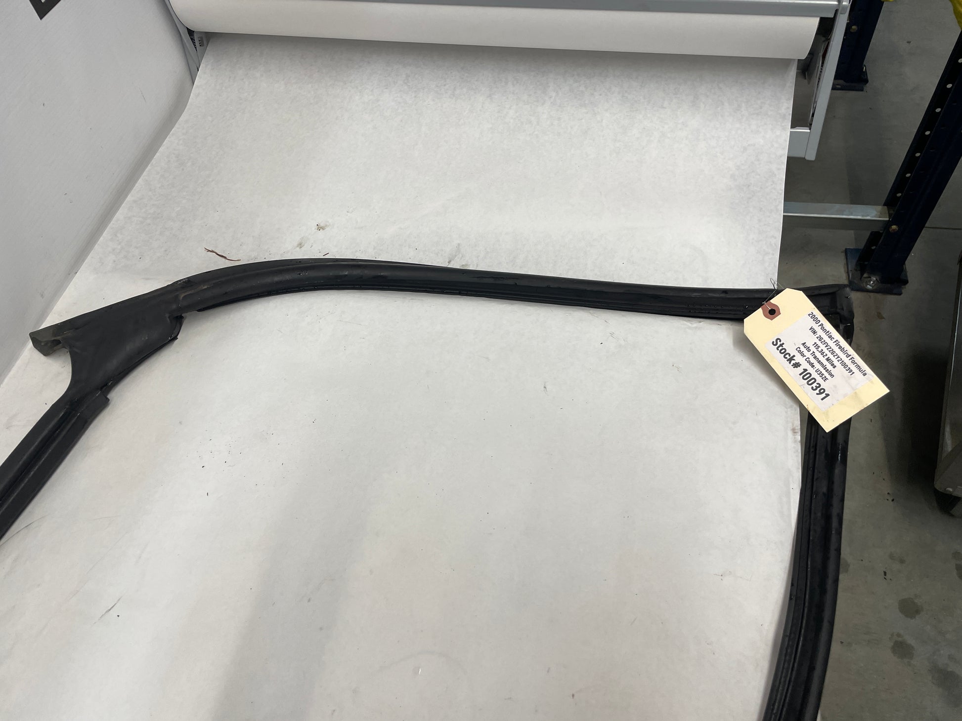 2000 Pontiac Firebird Formula LH Driver Door T-Top Weather Strip Rubber Seal OEM - Day's Parts Yard