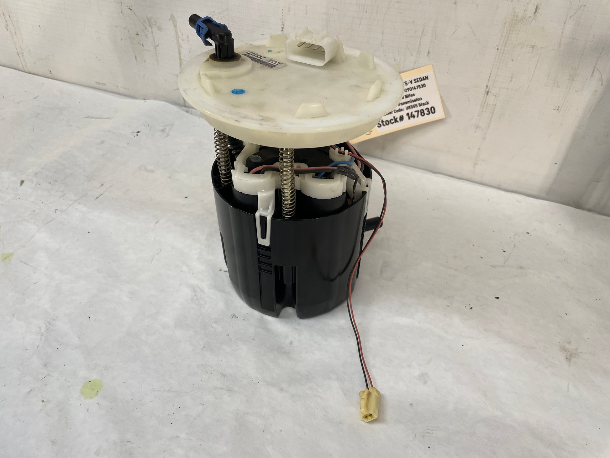 2009 Cadillac CTS-V Sedan Fuel Pump & Level Sending Unit OEM - Day's Parts Yard