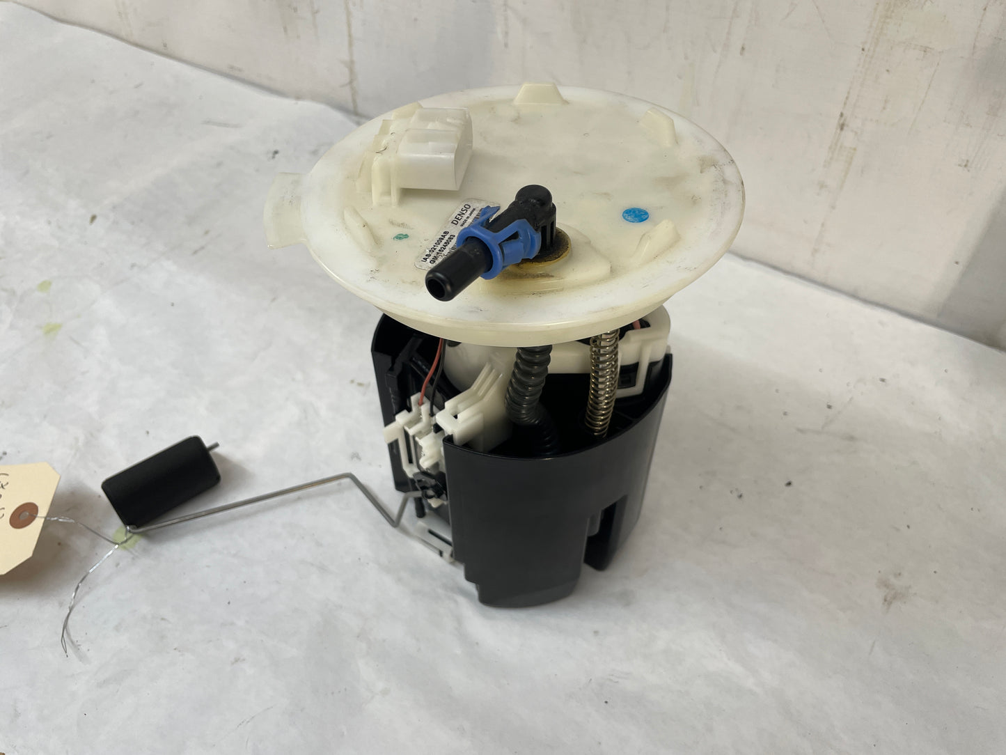 2009 Cadillac CTS-V Sedan Fuel Pump & Level Sending Unit OEM - Day's Parts Yard