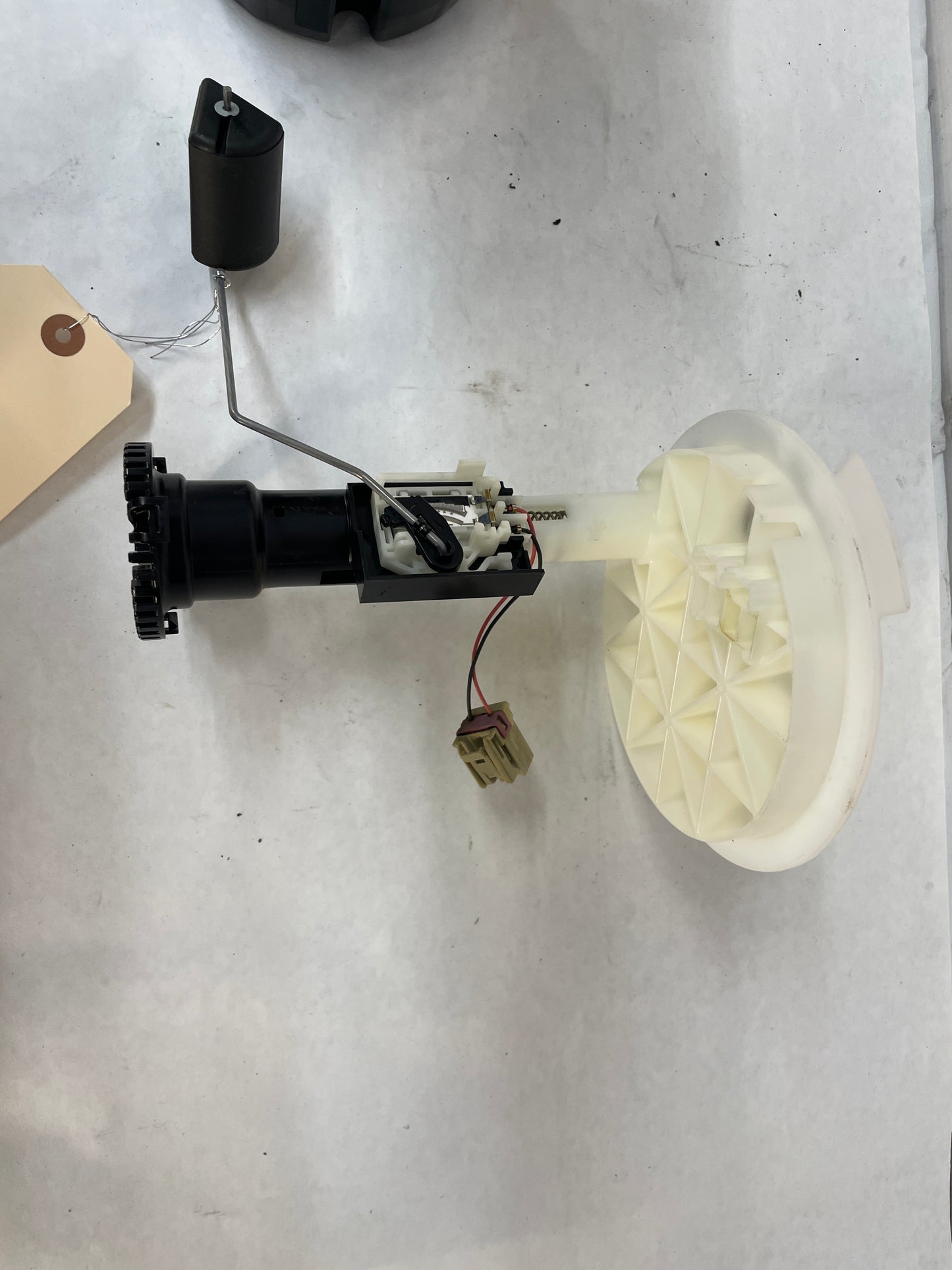 2009 Cadillac CTS-V Sedan Fuel Pump & Level Sending Unit OEM - Day's Parts Yard