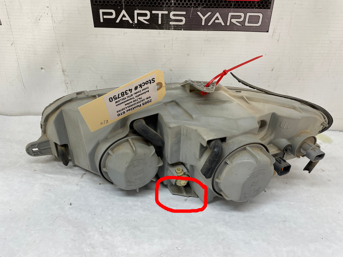 2005 Pontiac GTO RH Passenger Headlight Head Light Lamp OEM