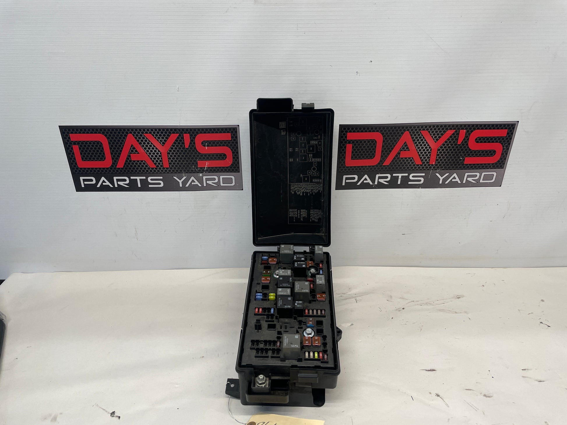 2012 Chevy Camaro SS ZL1 Fuse Relay Box OEM - Day's Parts Yard