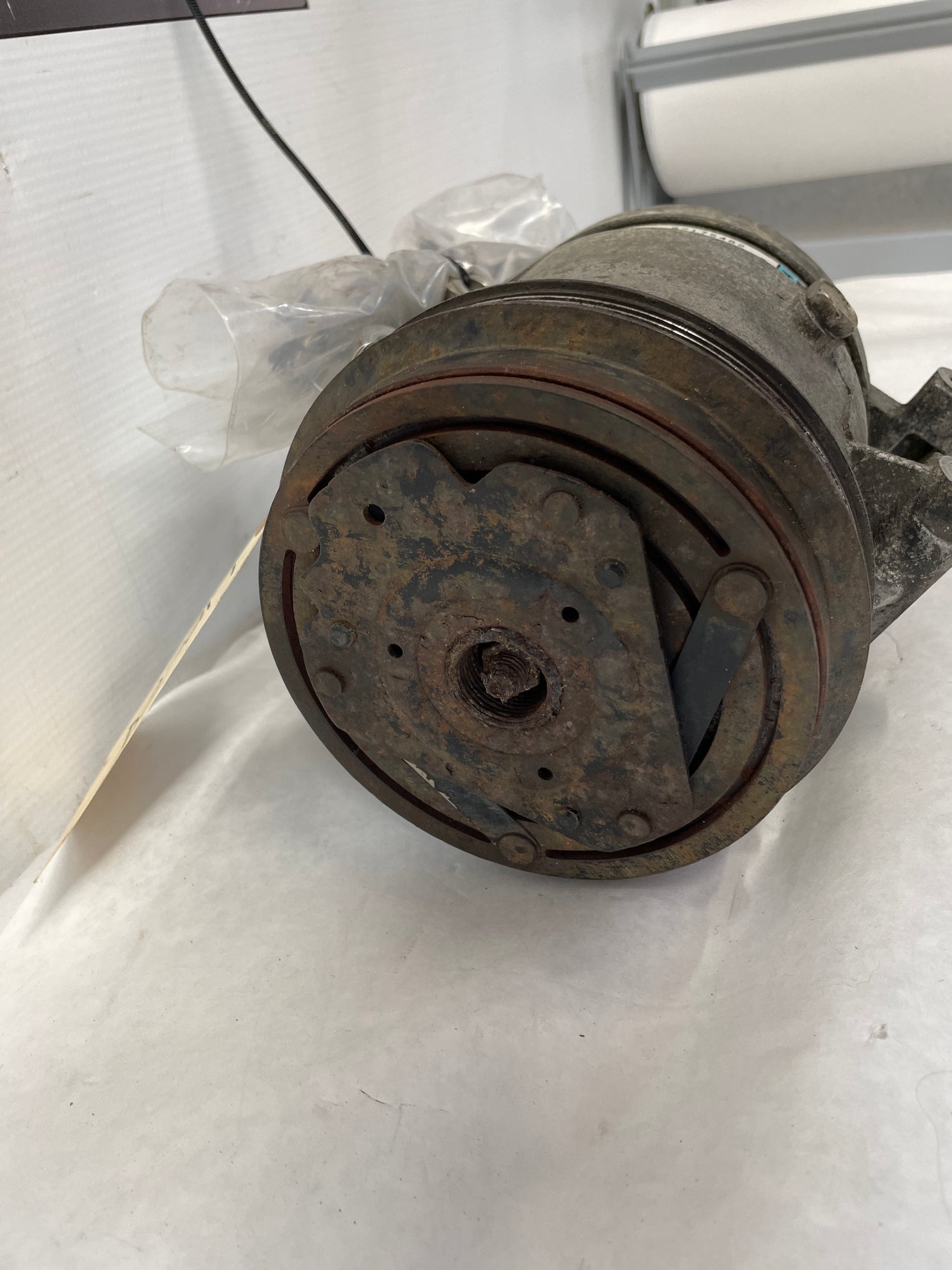 2005 Pontiac GTO A/C AC Air Conditioner Compressor w/ Hardware OEM - Day's Parts Yard