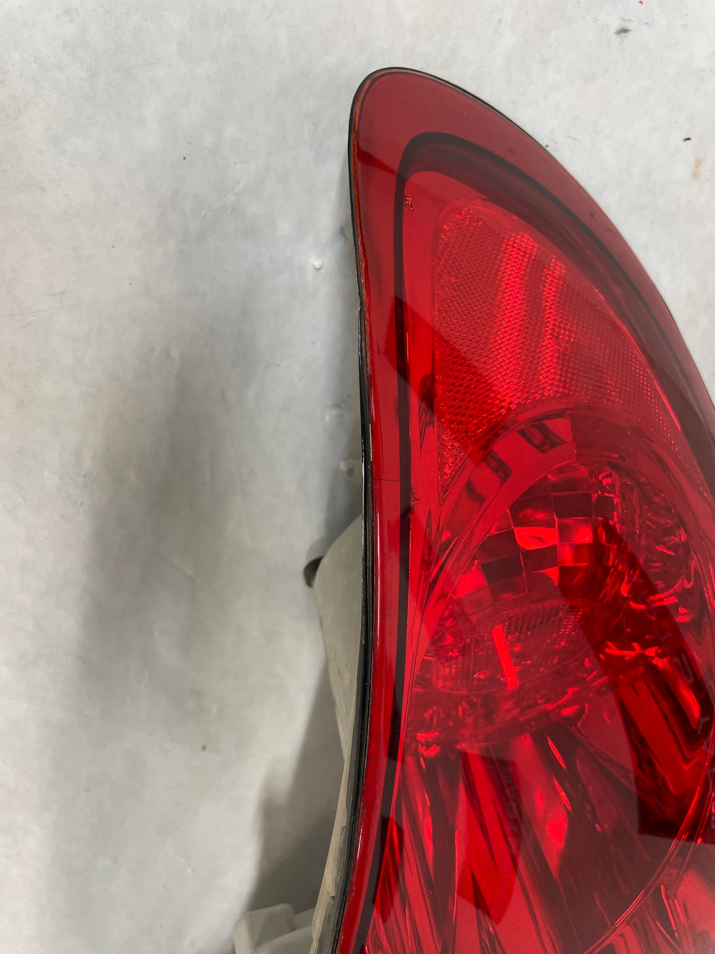 2005 Pontiac GTO LH Driver Tail Light Taillight Lamp OEM