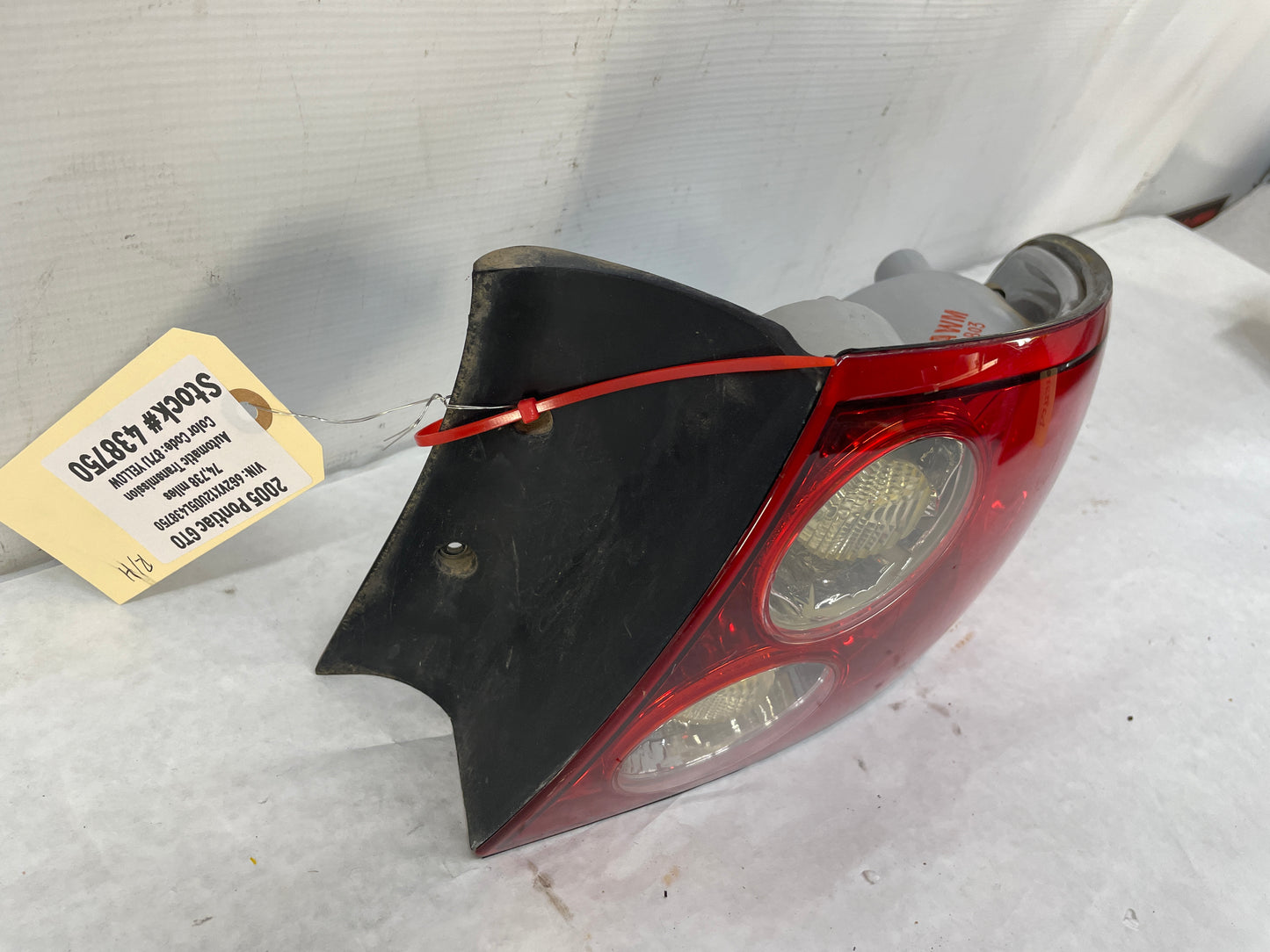 2005 Pontiac GTO RH Passenger Tail Light Taillight Lamp OEM