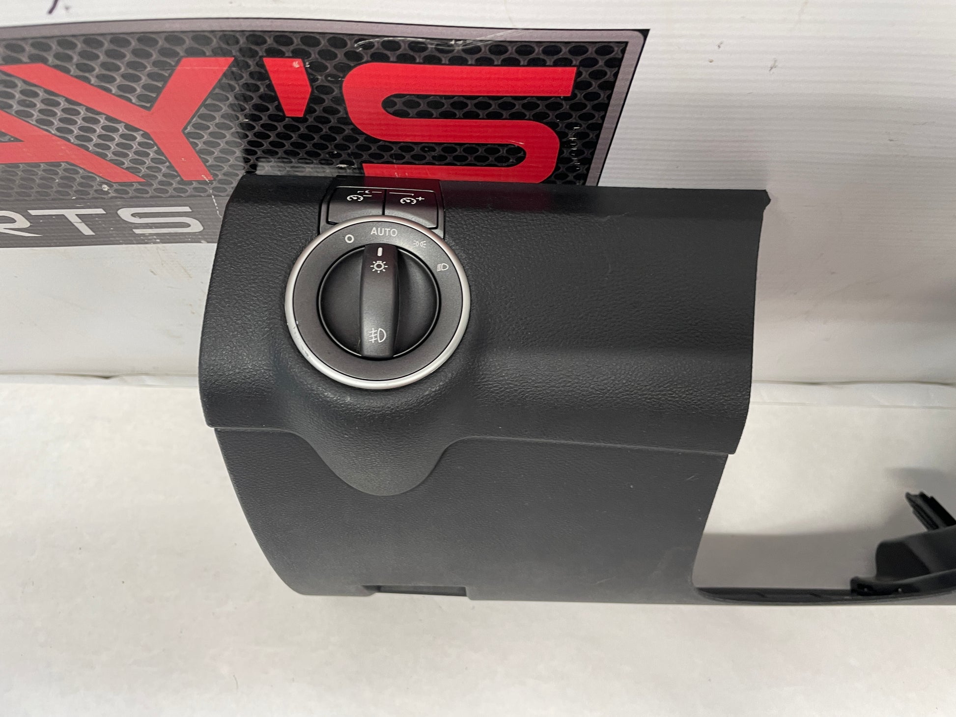 2009 Pontiac G8 Base LH Driver Lower Dash Knee Bolster Column Cover Trim Panel OEM - Day's Parts Yard