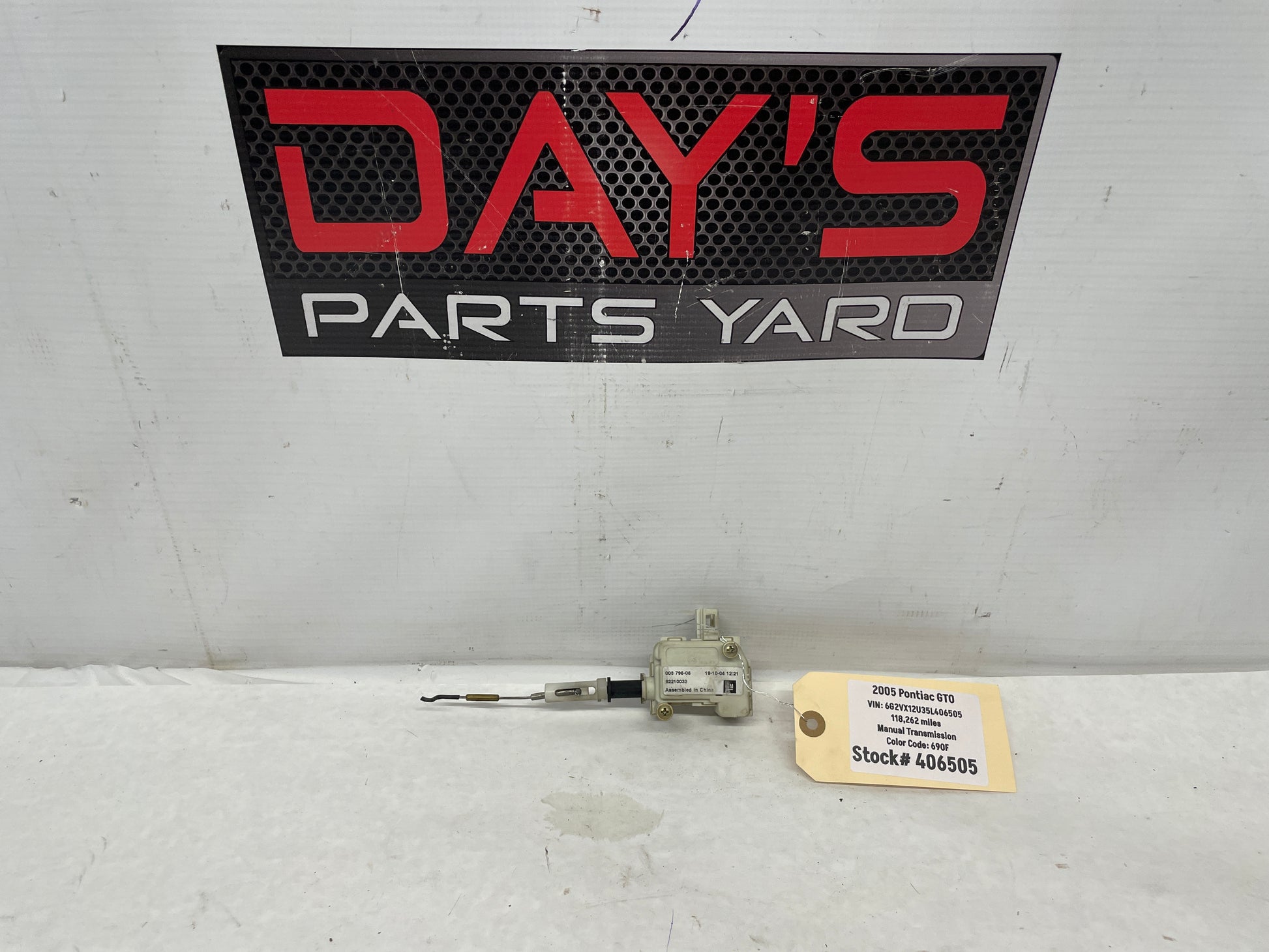 2005 Pontiac GTO Trunk Deck Lid Lock Actuator w/ Linkage OEM - Day's Parts Yard