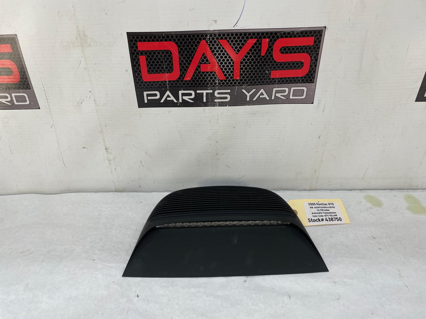 2005 Pontiac GTO 3rd Third Brake Taillight Light Lamp High Mount OEM