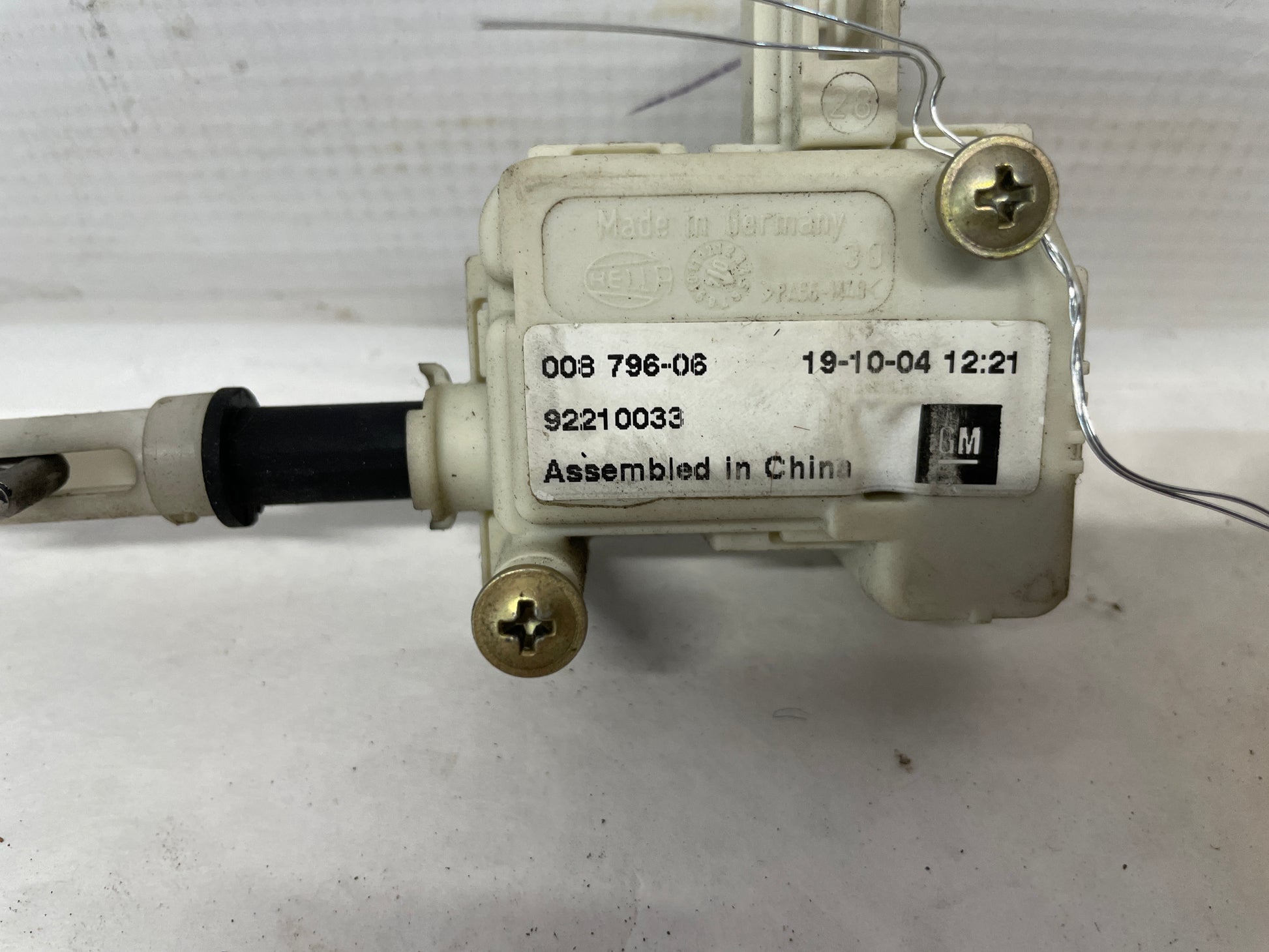 2005 Pontiac GTO Trunk Deck Lid Lock Actuator w/ Linkage OEM - Day's Parts Yard