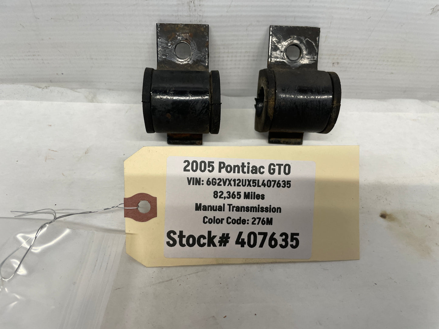 2005 Pontiac GTO Rear Suspension Sway Bar Brackets Clamps OEM
