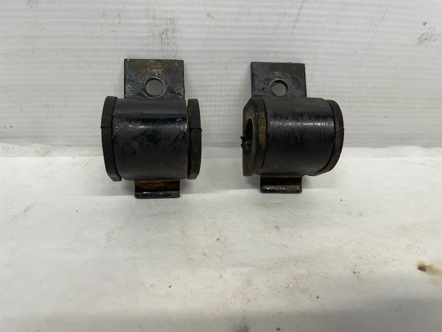 2005 Pontiac GTO Rear Suspension Sway Bar Brackets Clamps OEM