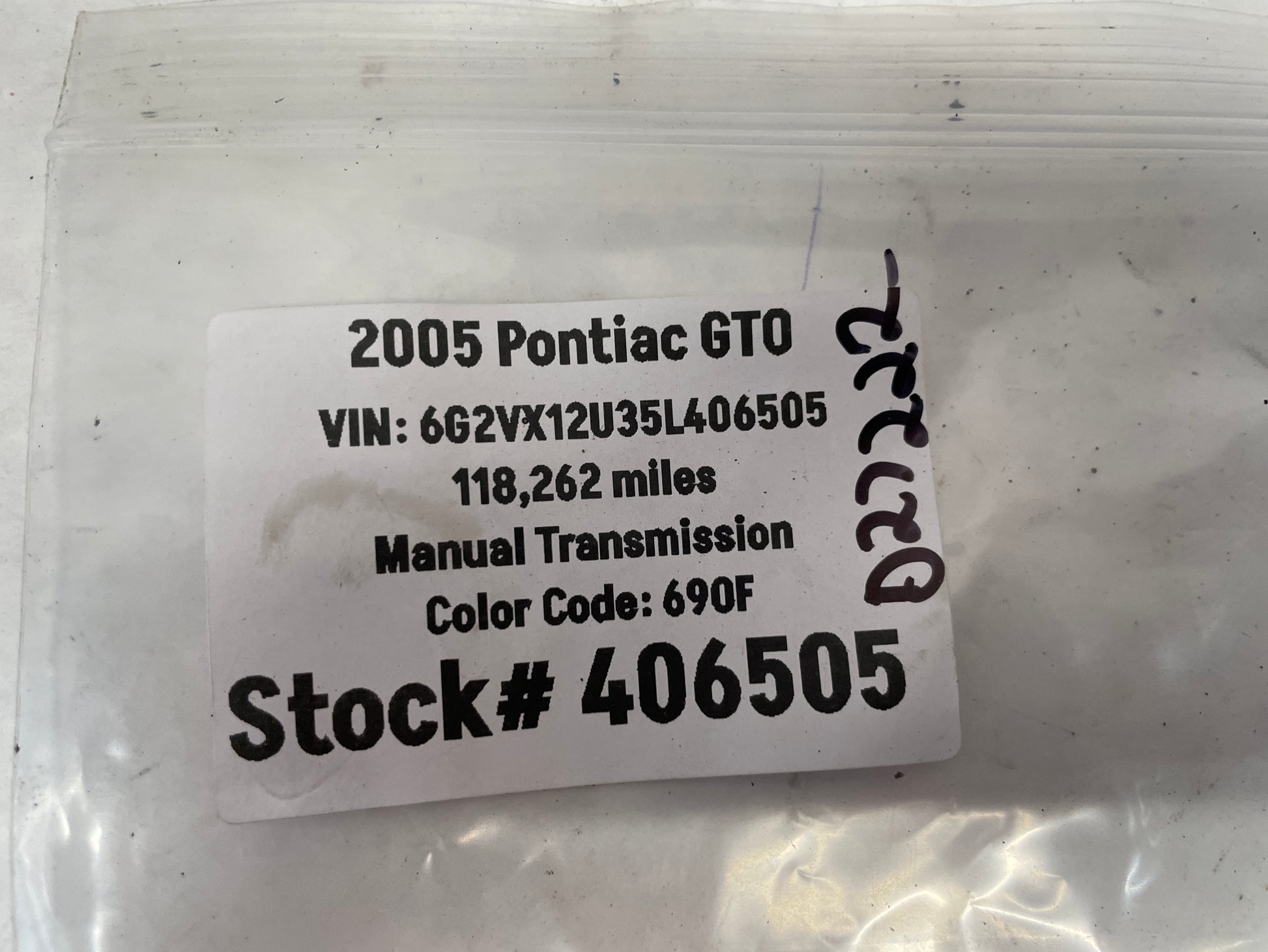 2005 Pontiac GT Radiator Rubber Bushings w/ Clips OEM - Day's Parts Yard