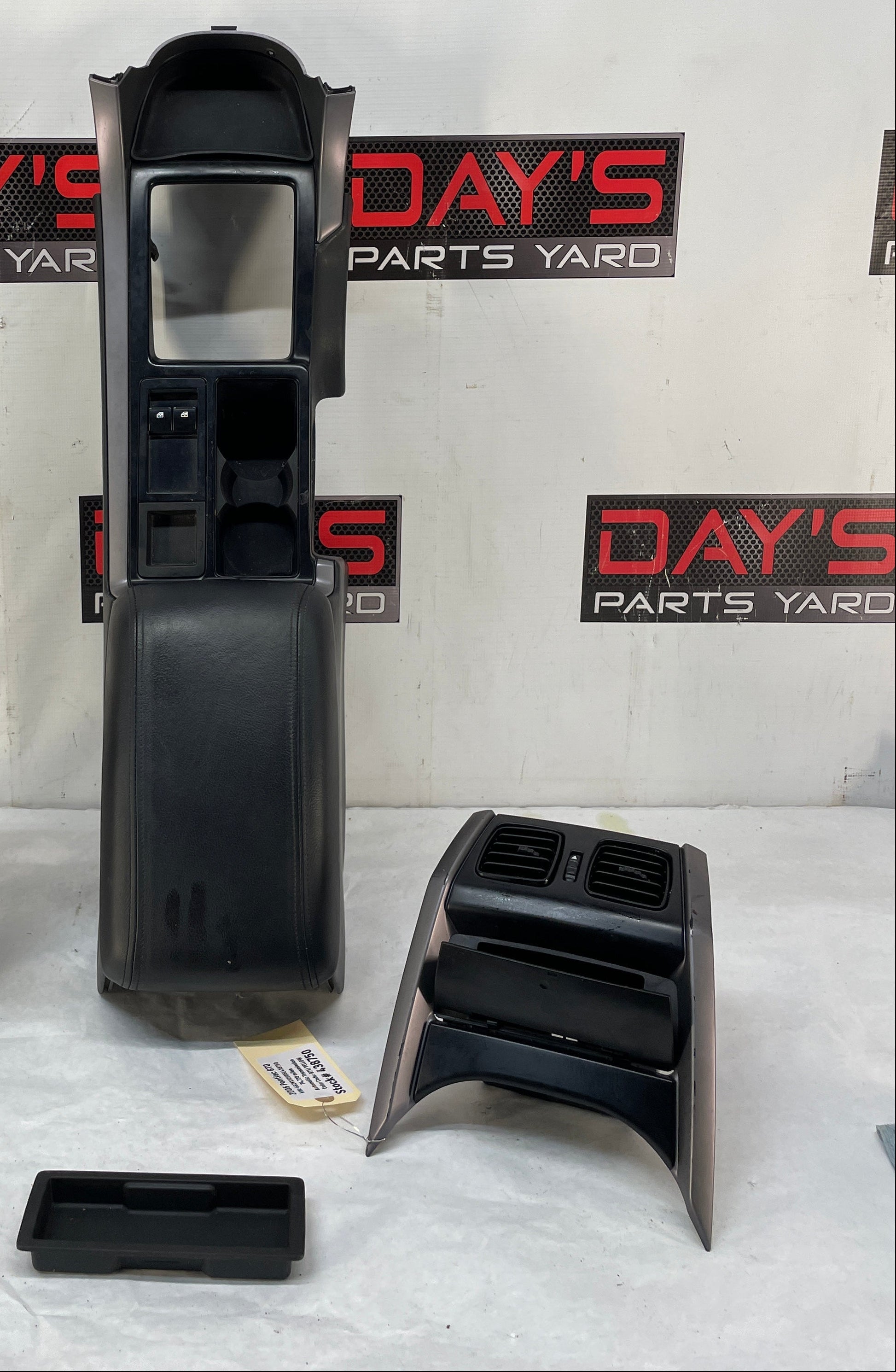 2005 Pontiac GTO Center Console OEM - Day's Parts Yard