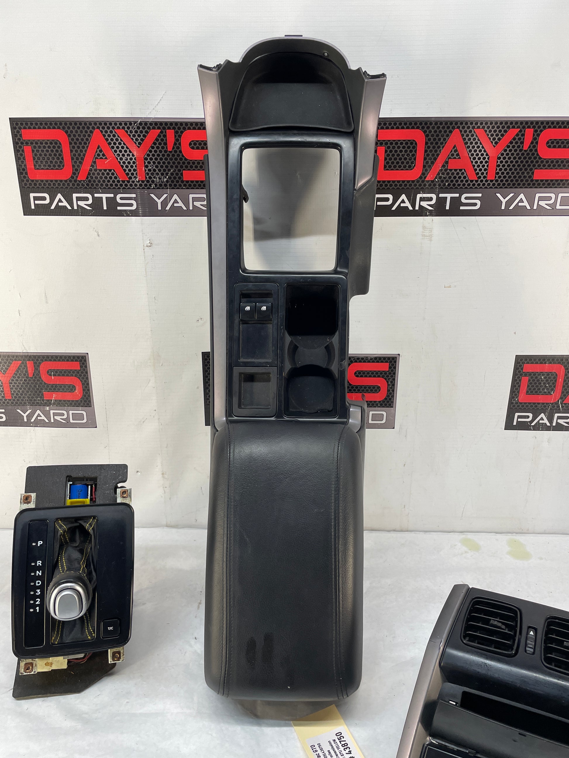 2005 Pontiac GTO Center Console OEM - Day's Parts Yard