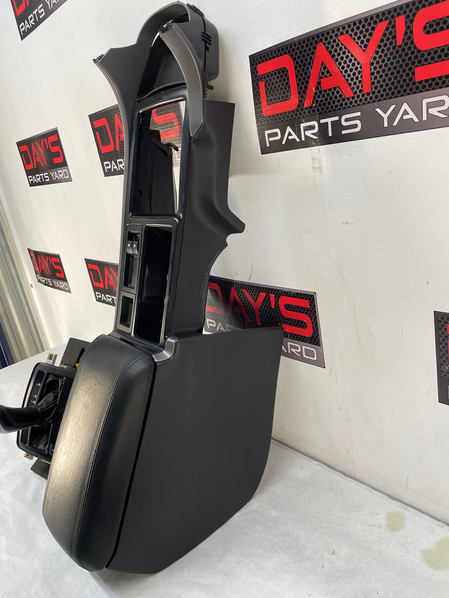 2005 Pontiac GTO Center Console OEM - Day's Parts Yard