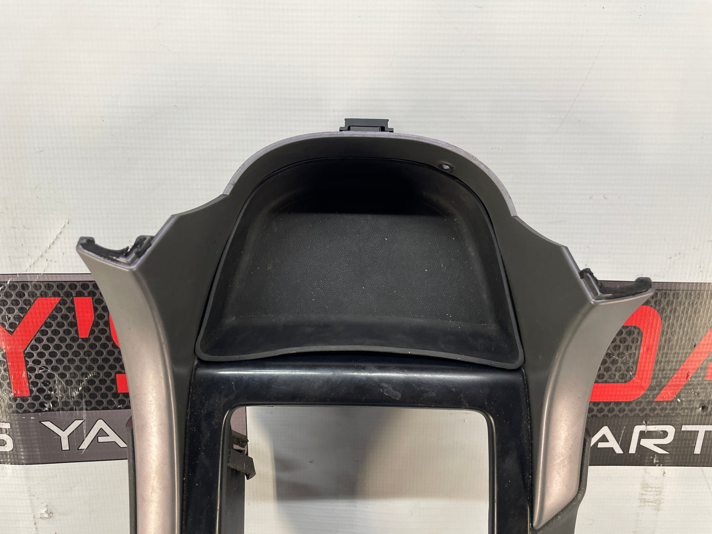 2005 Pontiac GTO Center Console OEM - Day's Parts Yard