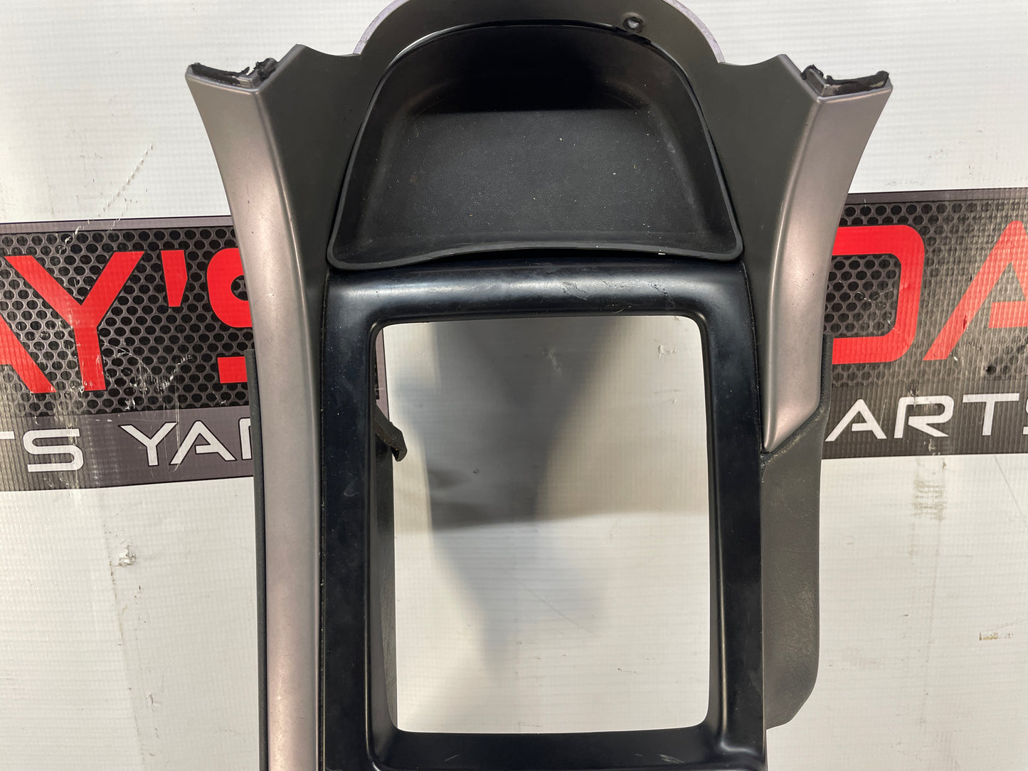 2005 Pontiac GTO Center Console OEM - Day's Parts Yard
