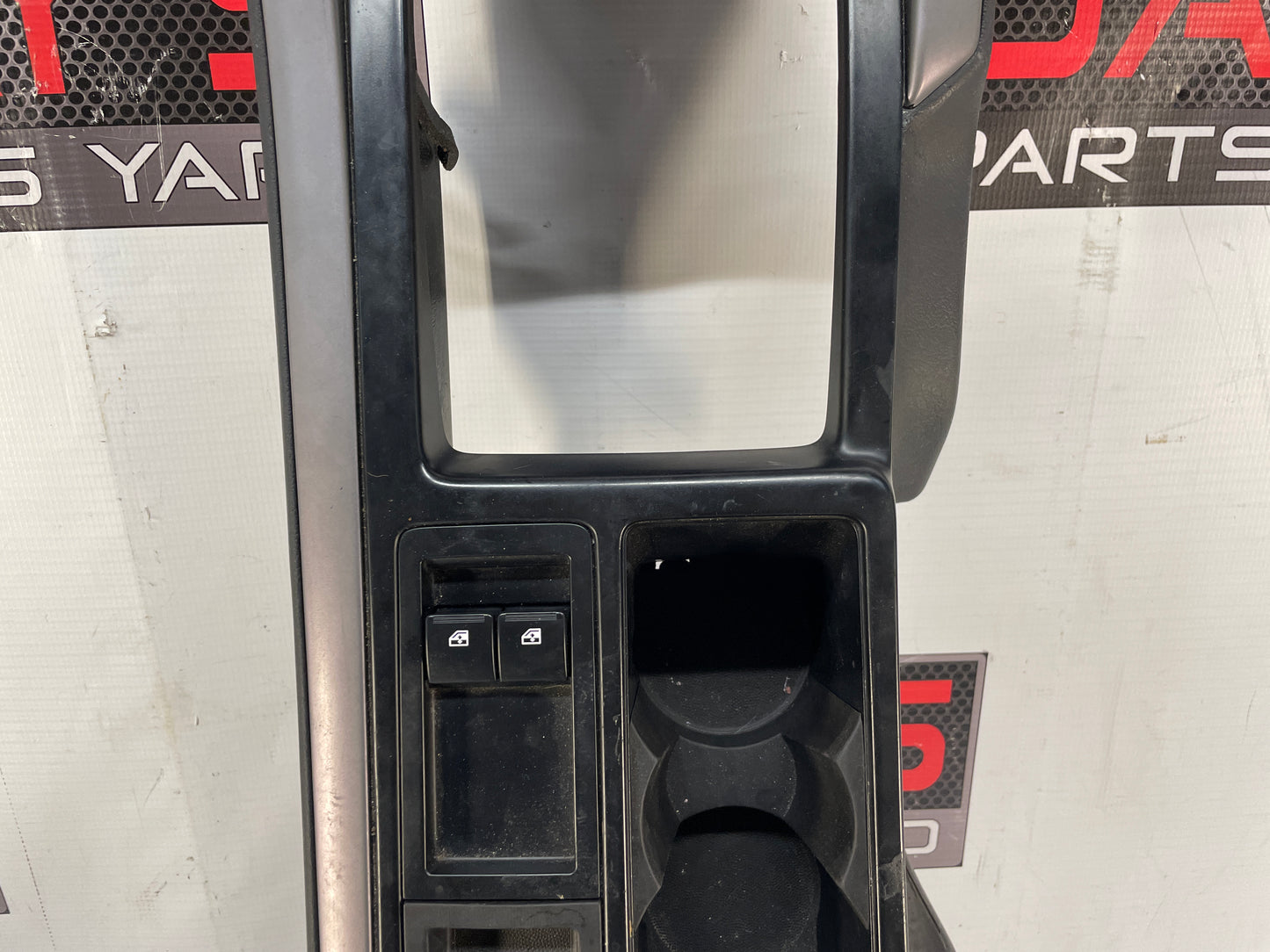 2005 Pontiac GTO Center Console OEM - Day's Parts Yard