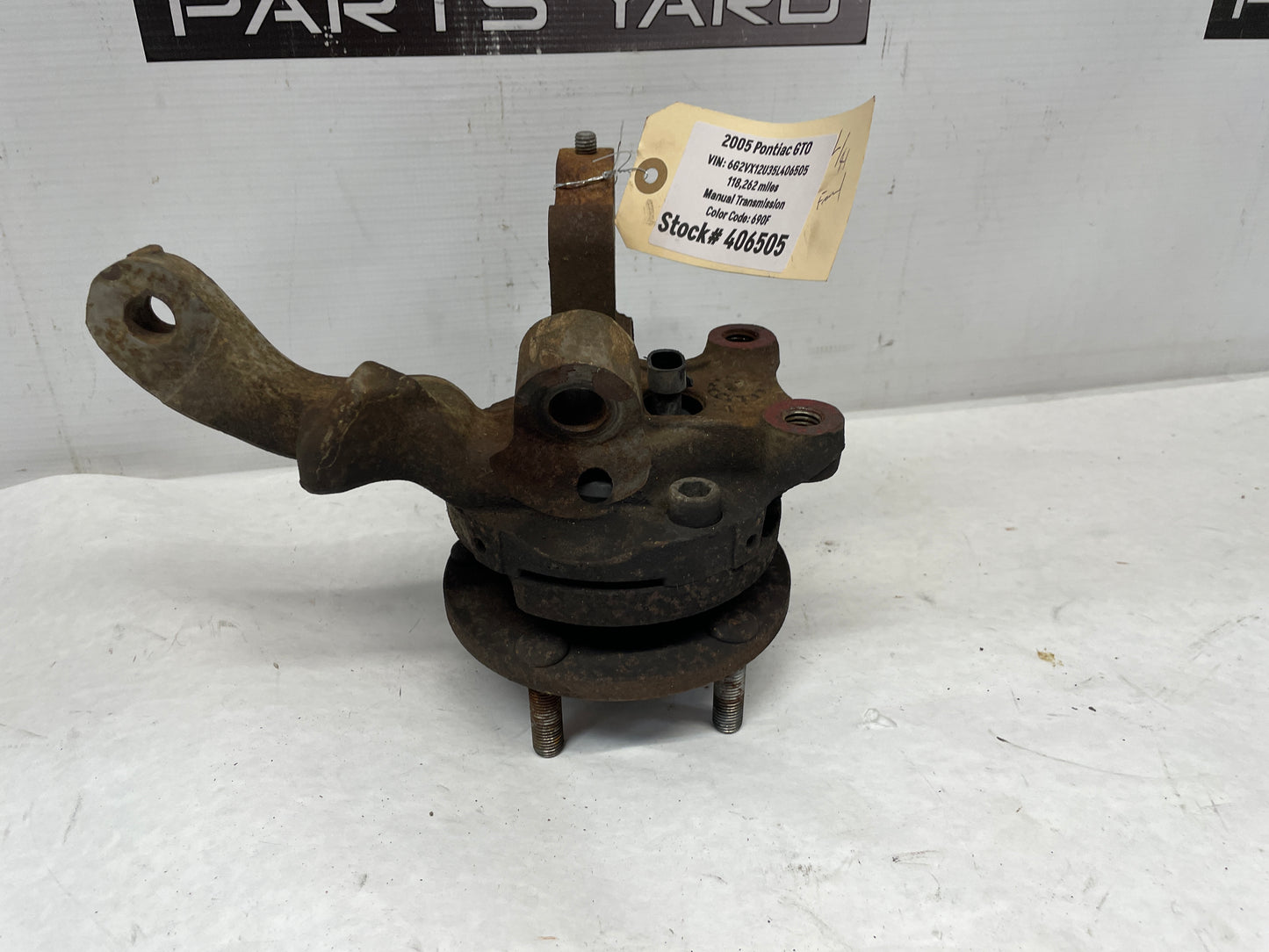 2005 Pontiac GTO LH Driver Front Suspension Spindle Hub Knuckle Assembly OEM - Day's Parts Yard