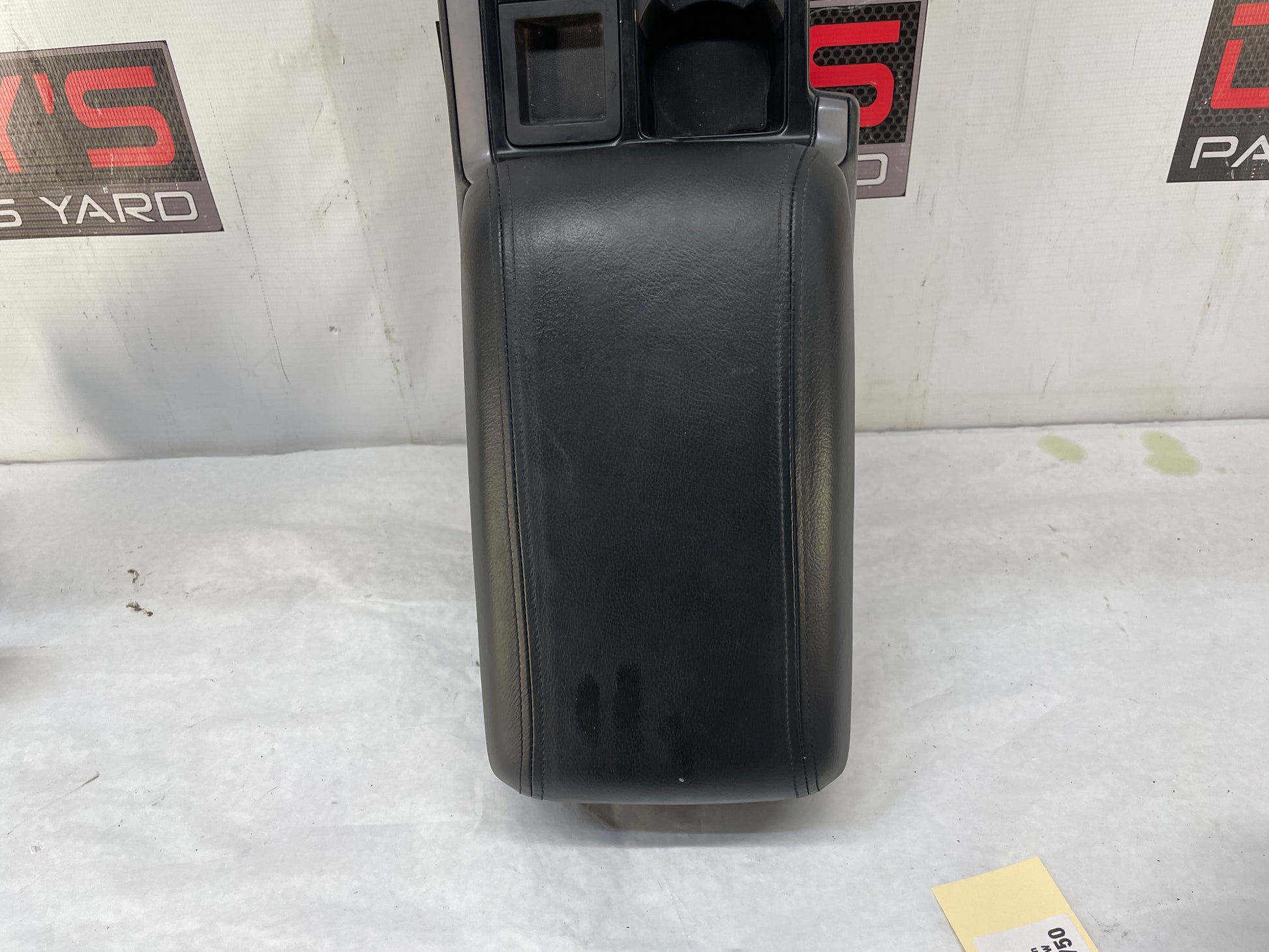 2005 Pontiac GTO Center Console OEM - Day's Parts Yard