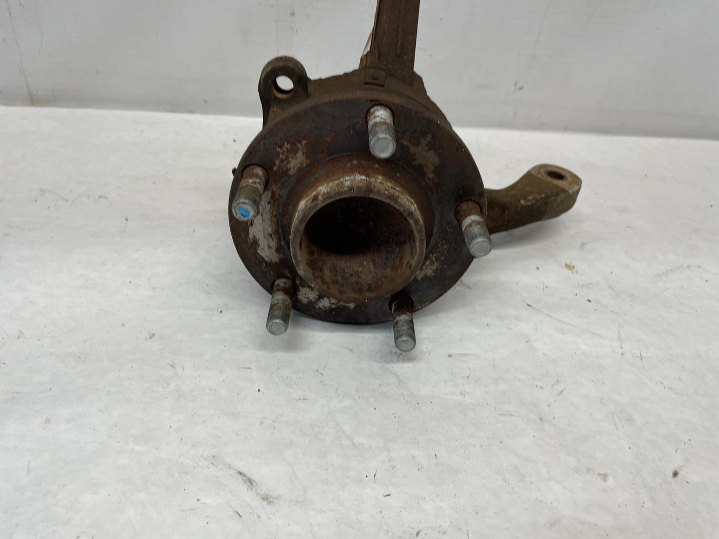 2005 Pontiac GTO LH Driver Front Suspension Spindle Hub Knuckle Assembly OEM - Day's Parts Yard