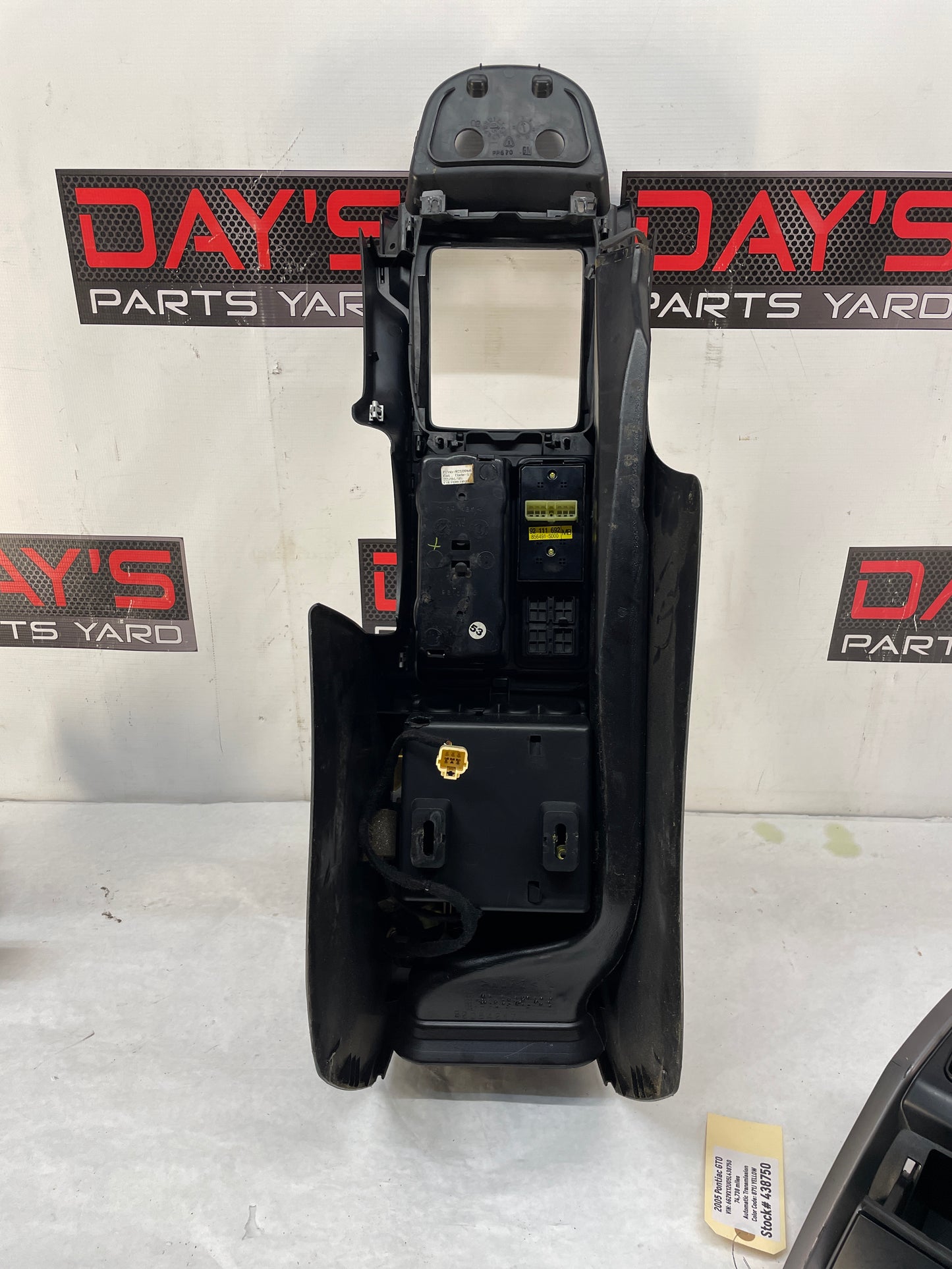 2005 Pontiac GTO Center Console OEM - Day's Parts Yard