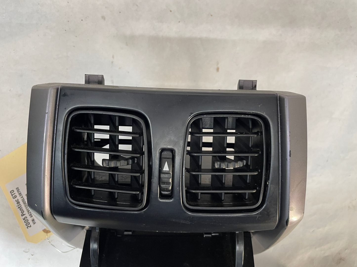 2005 Pontiac GTO Center Console OEM - Day's Parts Yard