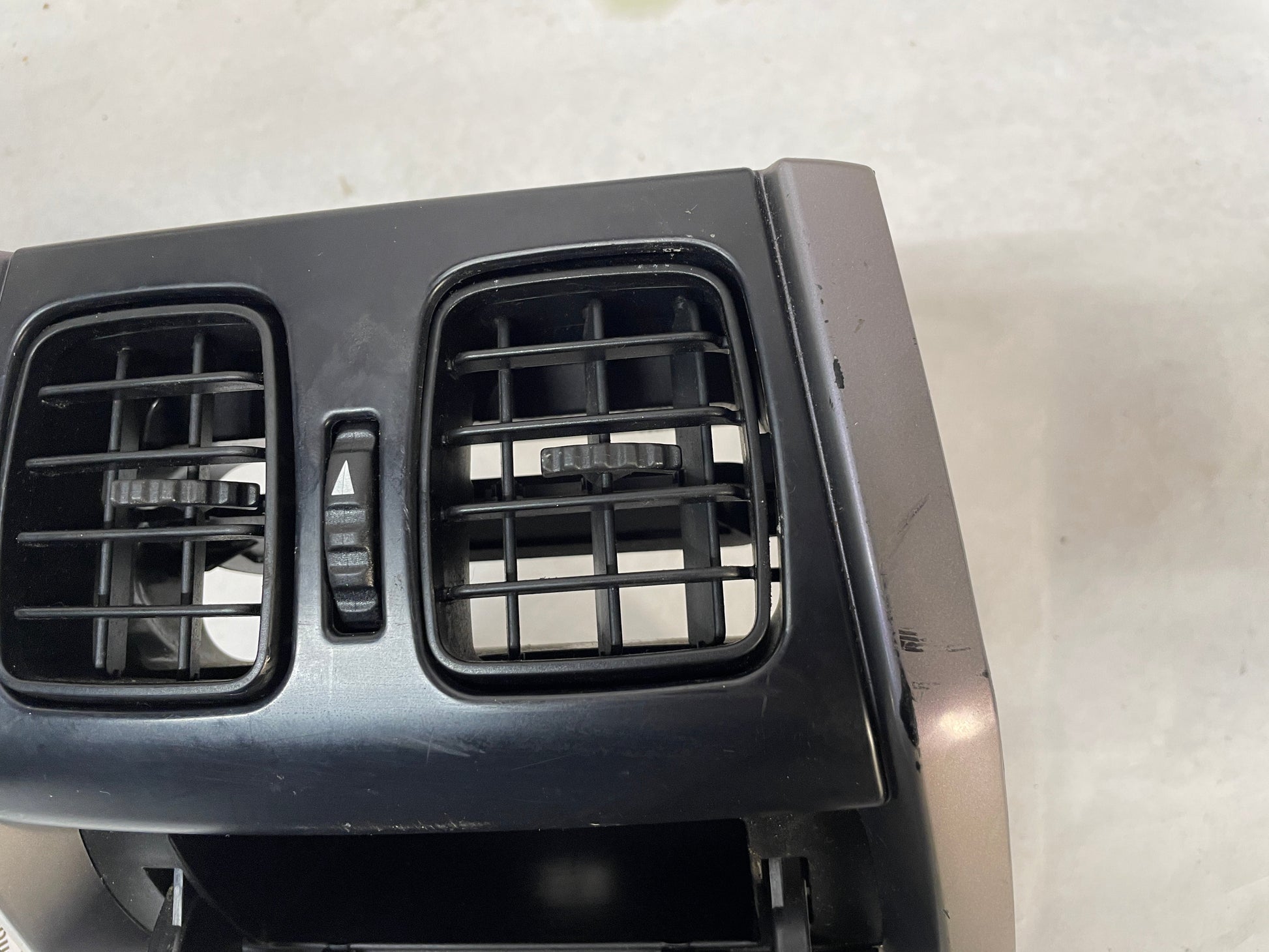 2005 Pontiac GTO Center Console OEM - Day's Parts Yard