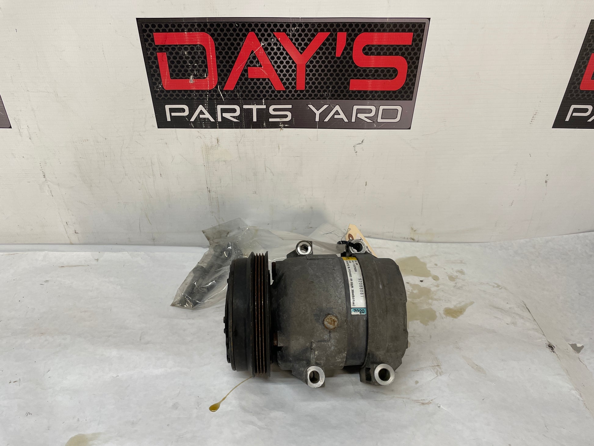 2004 Pontiac GTO AC Air Conditioner Compressor w/ Hardware OEM - Day's Parts Yard