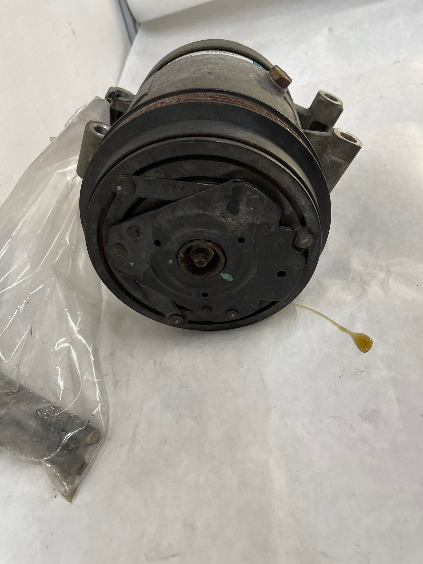 2004 Pontiac GTO AC Air Conditioner Compressor w/ Hardware OEM - Day's Parts Yard